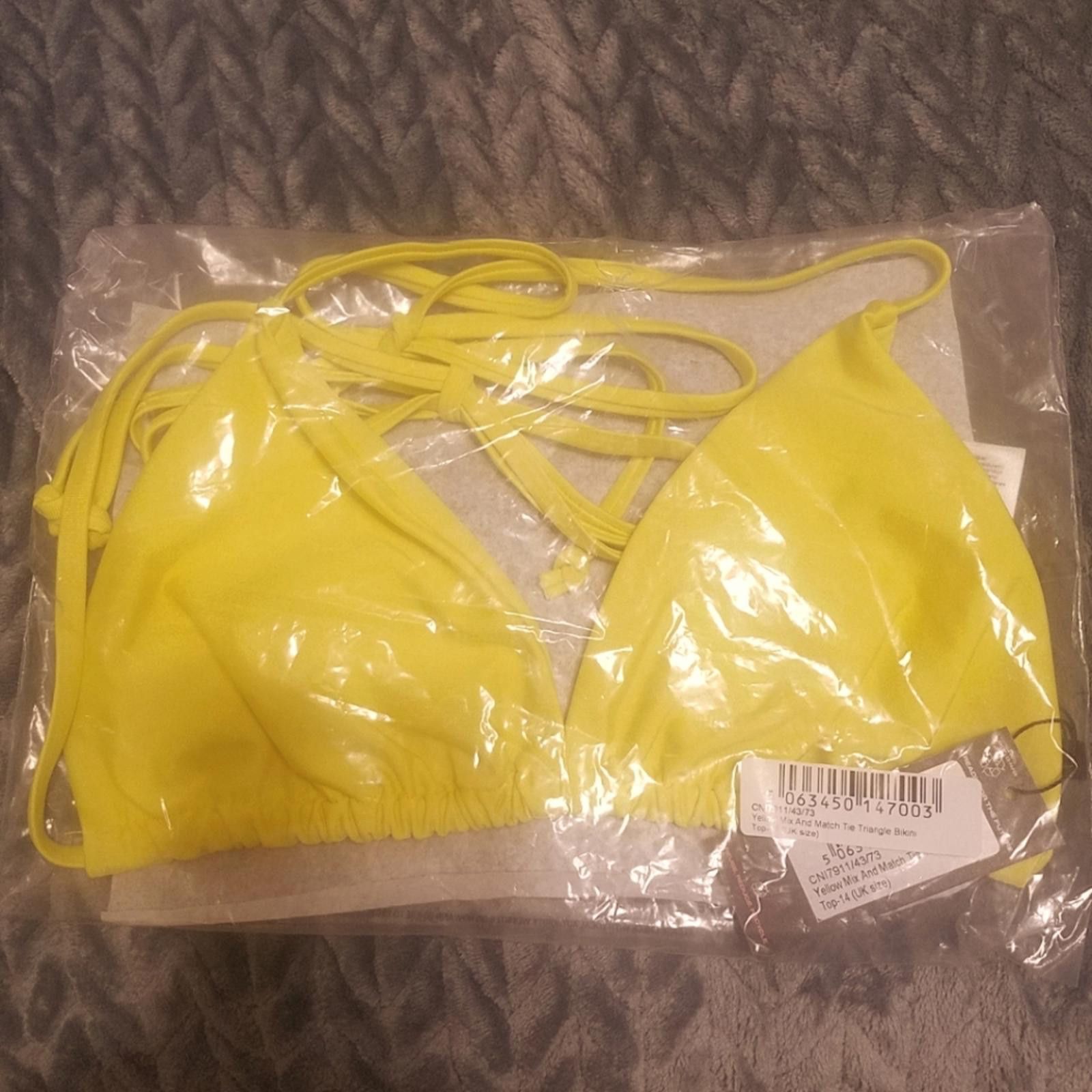 Designer NWT PrettyLittleThing Bikini Top Size 10 Size ONE SIZE - 1 Thumbnail