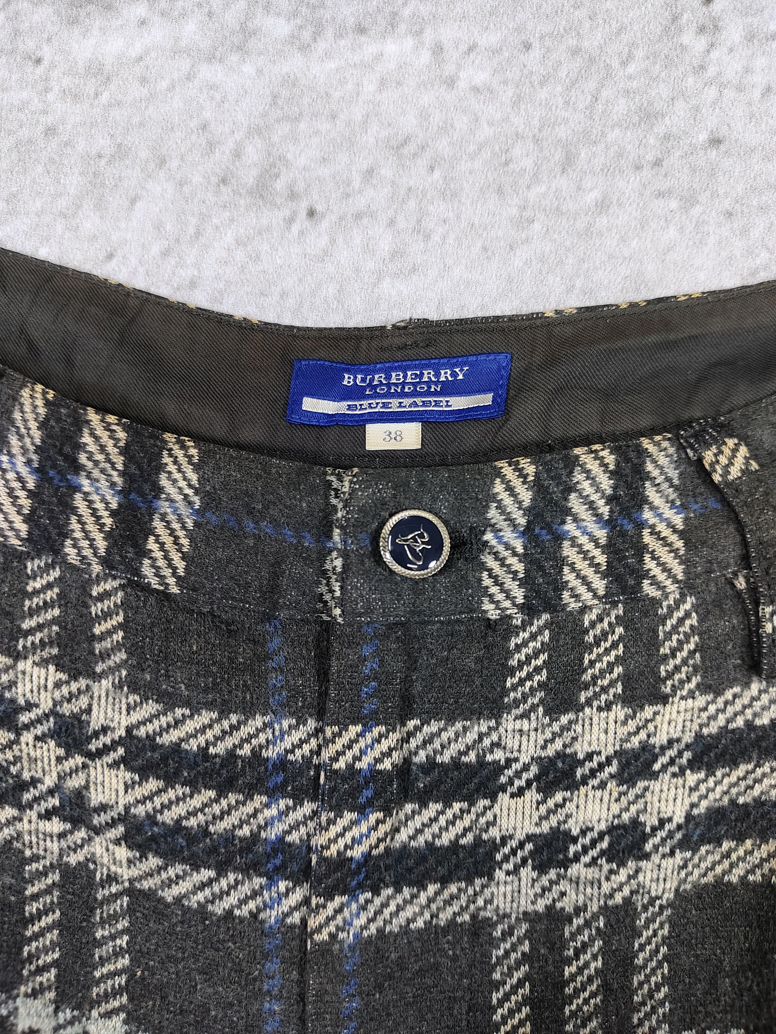 Burberry 2000s Burberry- Archive Y2K Plaid Tailored Mini Shorts Size 28" / US 6 / IT 42 - 8 Thumbnail