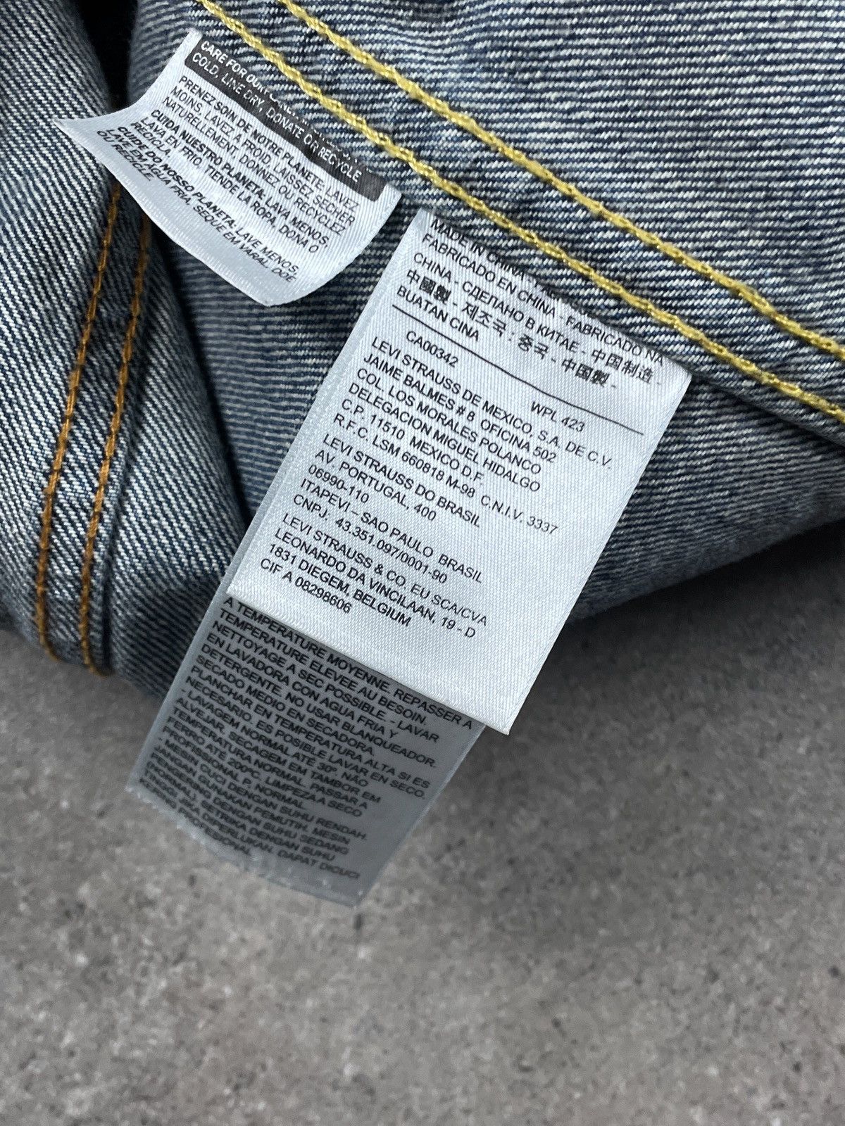 Levi's STEAL! 2000s Levi’s Big D Washed Denim Jacket Size US L / EU 52-54 / 3 - 9 Thumbnail