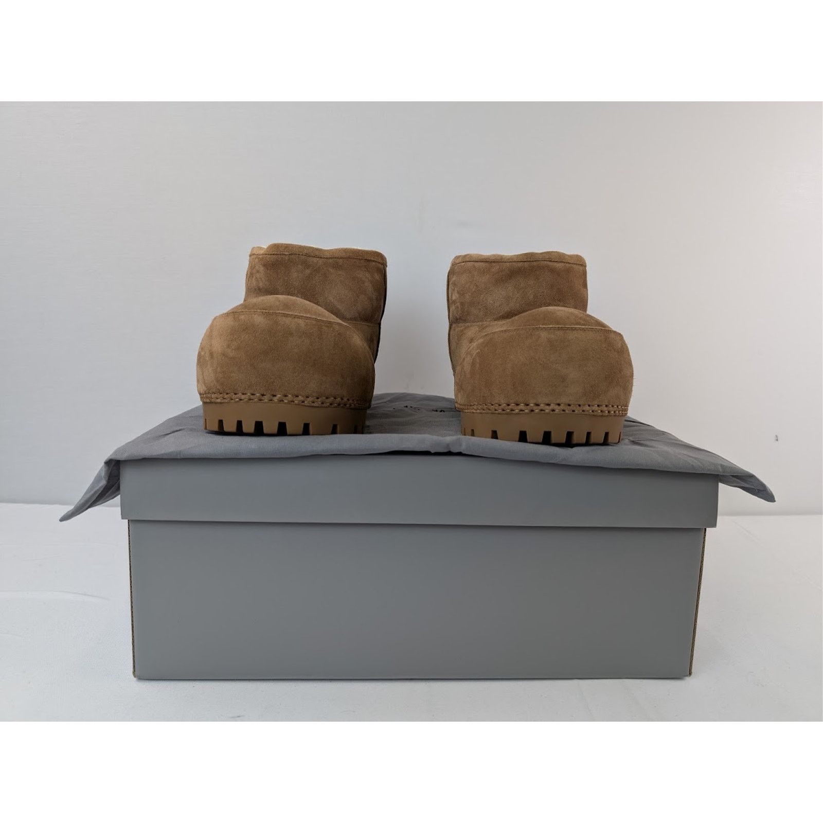 Balenciaga o1rshd1 Q: 2 / DUP / Alaska Fur Bootie in Brown/White Size US 8 / EU 41 - 16 Thumbnail