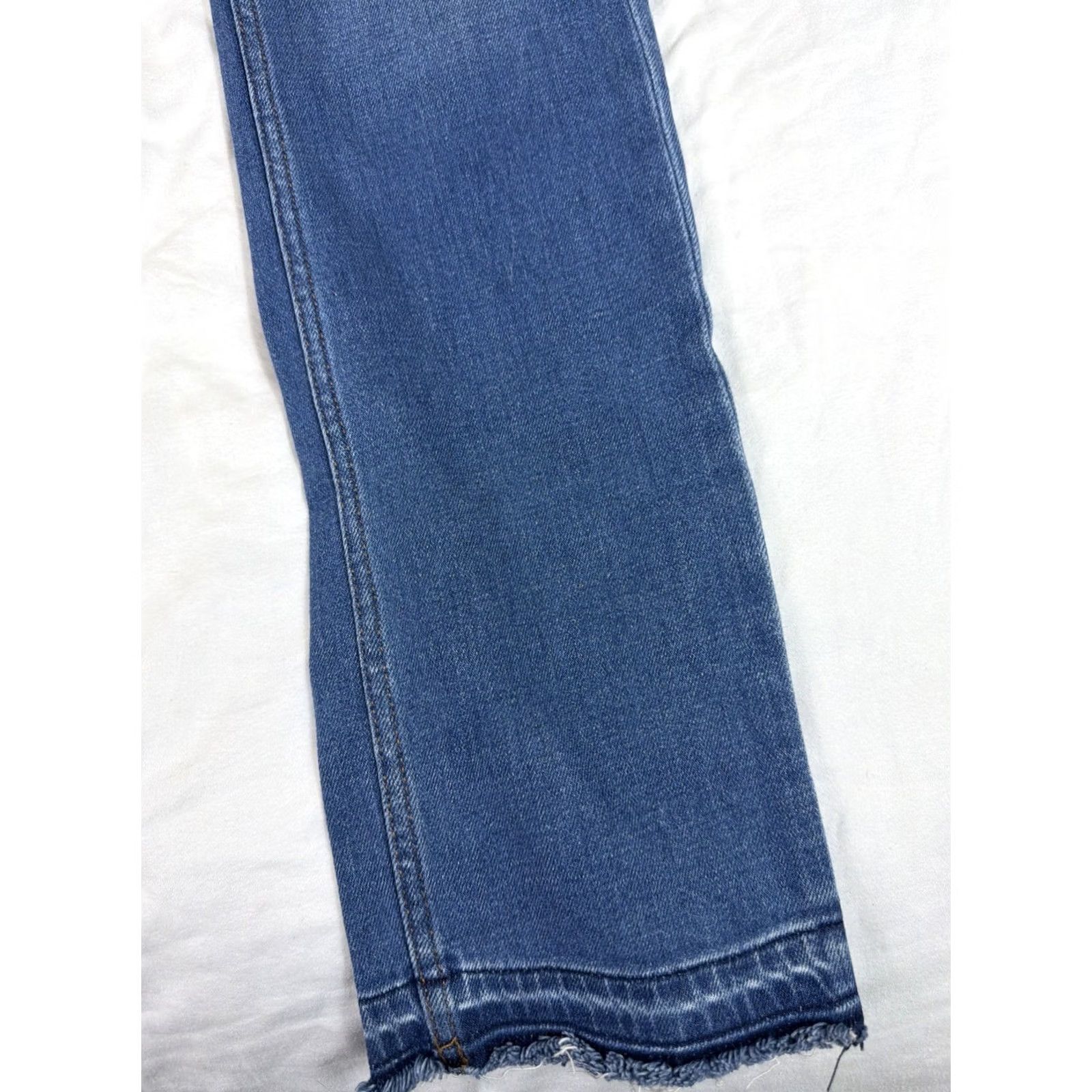 Vintage VIGOSS Jeans Women 28 Blue Denim Medium Wash Marley Straight Raw Hem Size 28" / US 6 / IT 42 - 4 Thumbnail