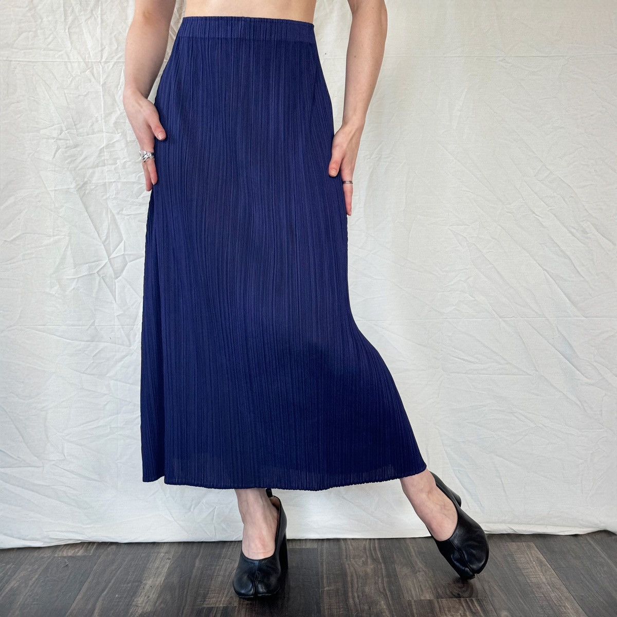 Issey Miyake × Pleats Please Issey Miyake Pleats Please Navy A-Line Midi Skirt Size 27" / US 4 / IT 40 - 1 Thumbnail