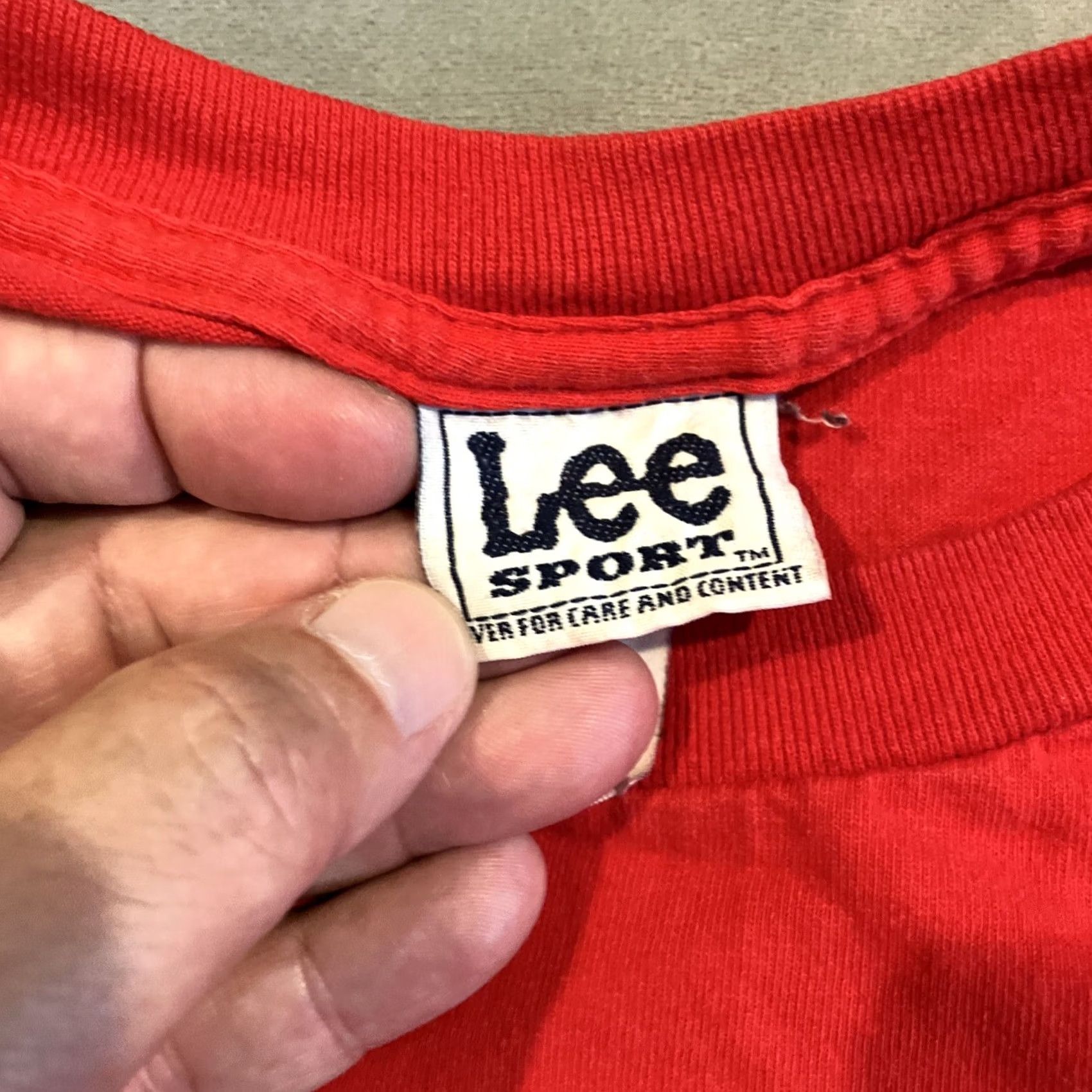 LeSportsac VINTAGE Lee Sports T-Shirt XL Football Buccaneers Red Crew Neck Short Sleeve Men Womens Unisex Adults Size US XL / EU 56 / 4 - 3 Thumbnail