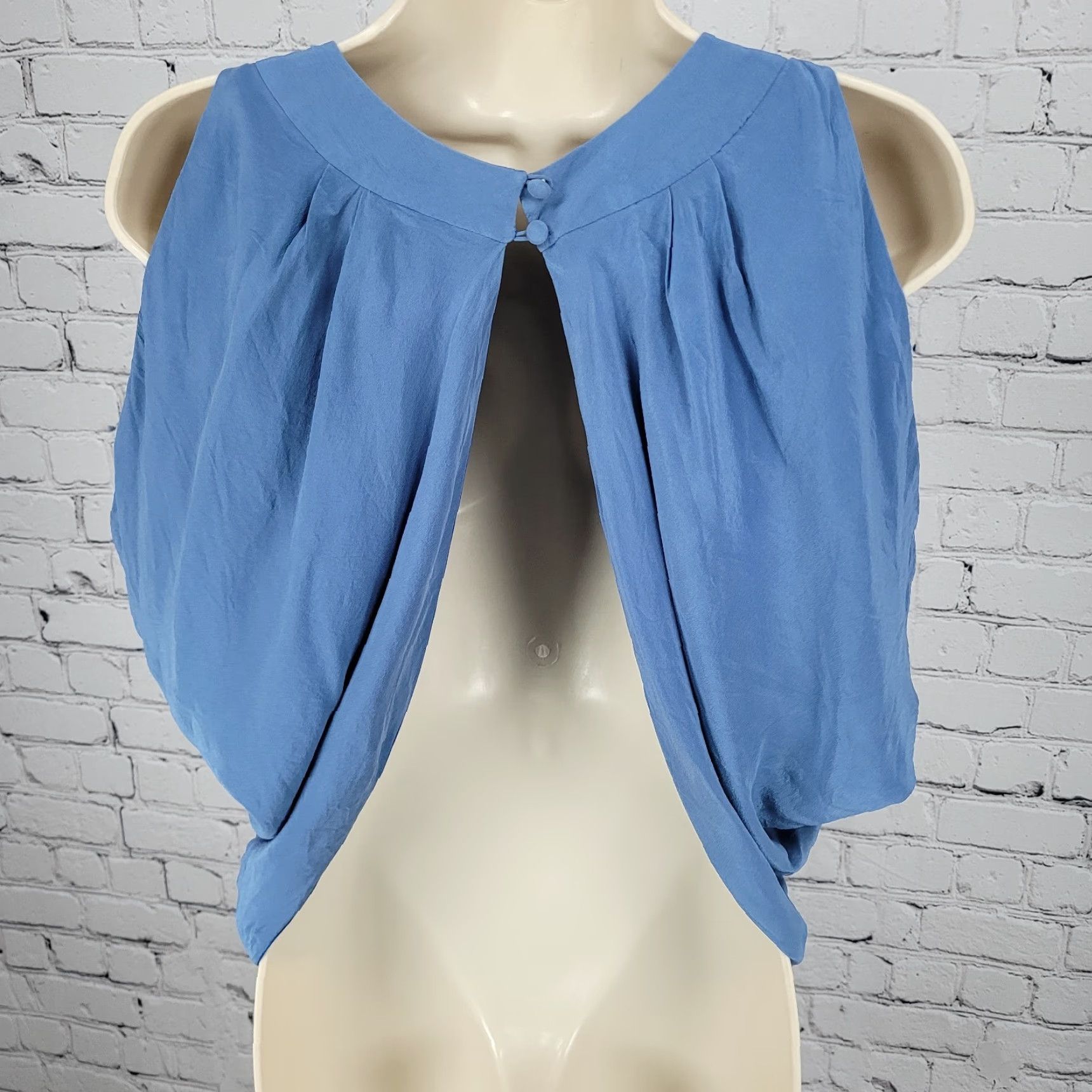 Bebe bebe Blouse Sleeveless Cold Shoulder Open Back 100% Silk Lightweight Blue M Top Shirt Womens Regular Size Medium Size M / US 6-8 / IT 42-44 - 2 Thumbnail