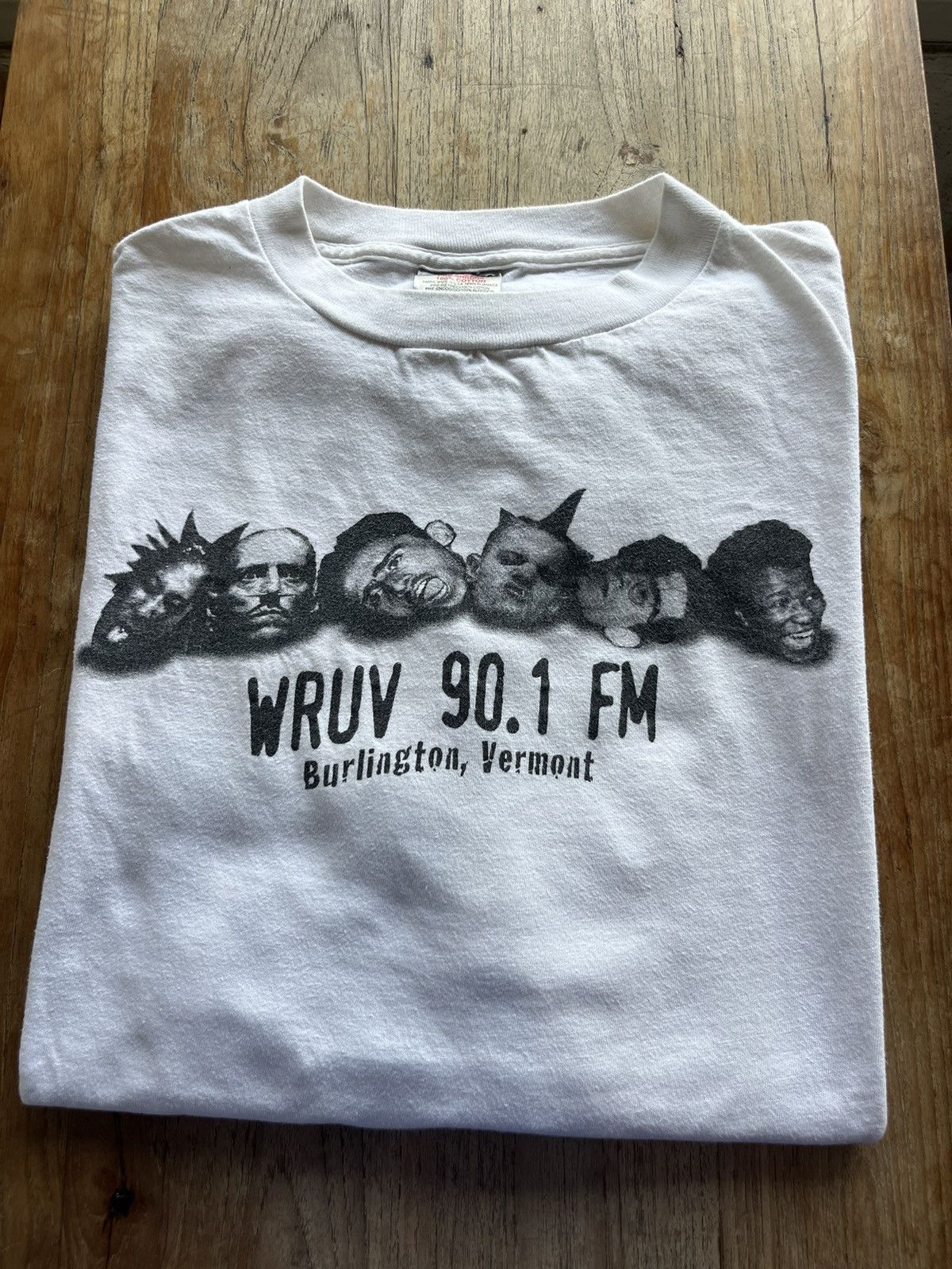 Band Tees × Vintage Vintage WRUV 90.1 FM Burlington,Vermont Artwork 90’s Tshirt Size US XL / EU 56 / 4 - 1 Thumbnail