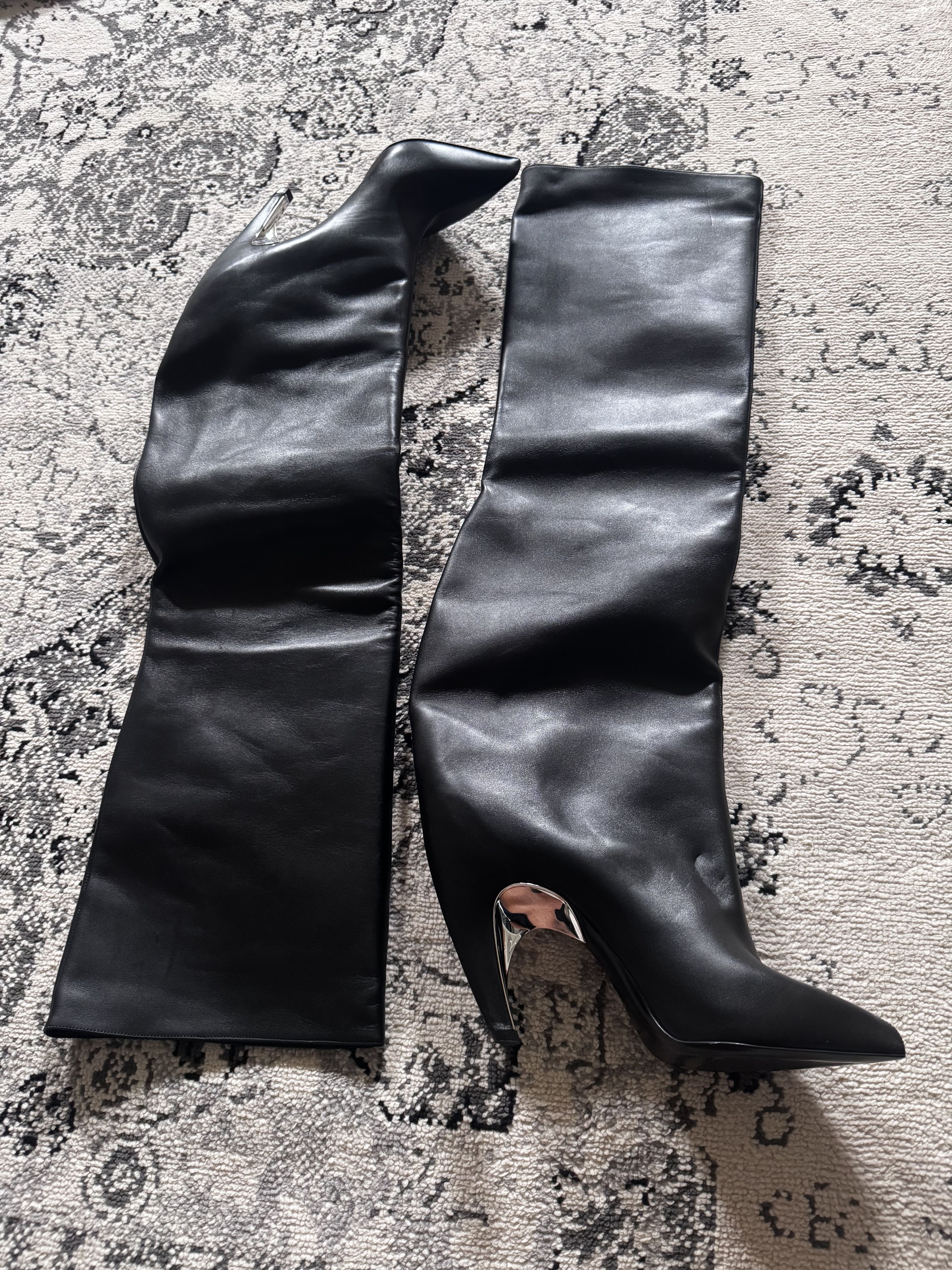 Alexander McQueen Alexander McQueen Armadillo black boots size 37.5 Size US 7.5 / IT 37.5 - 2 Thumbnail