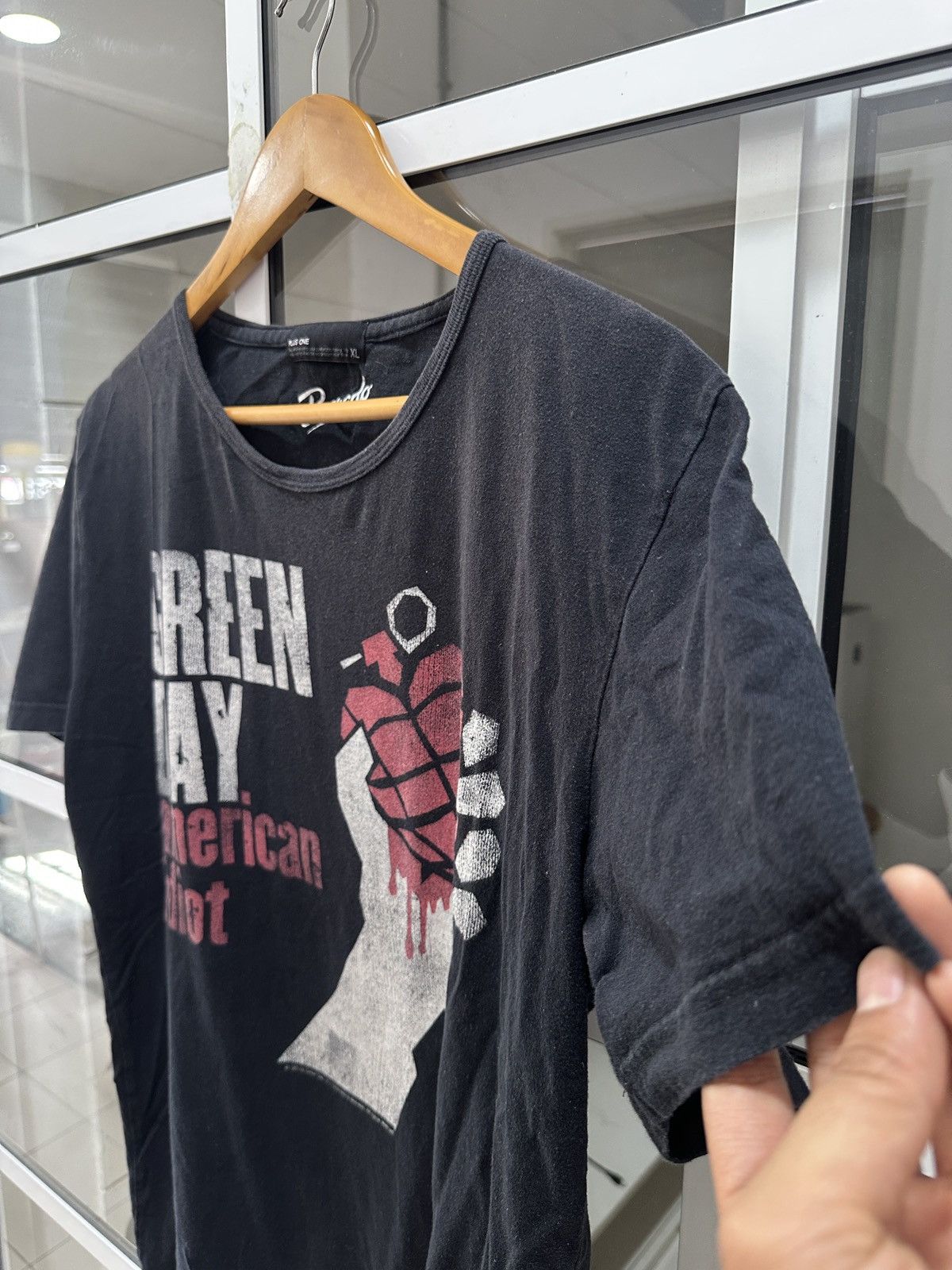 Band Tees 2010 Green Day “American Idiot” Official Merch Tee (Bravado) Size US M / EU 48-50 / 2 - 7 Thumbnail