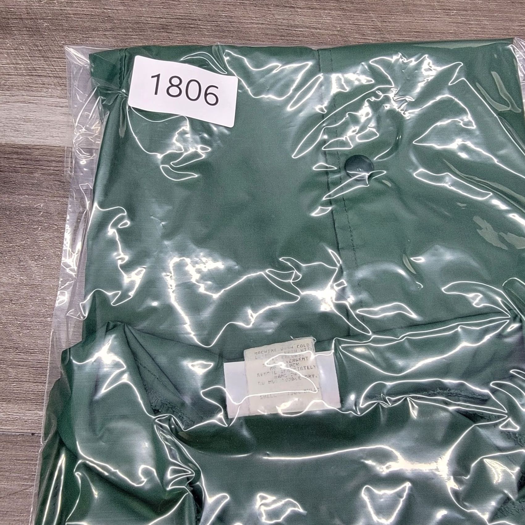 Vintage Vintage Hartwell Jacket Adult M Nylon Green USA Made Front Button Windbreaker Shirt Men MEDIUM Green Hartwell USA Windbreaker Jacket Size US M / EU 48-50 / 2 - 7 Thumbnail