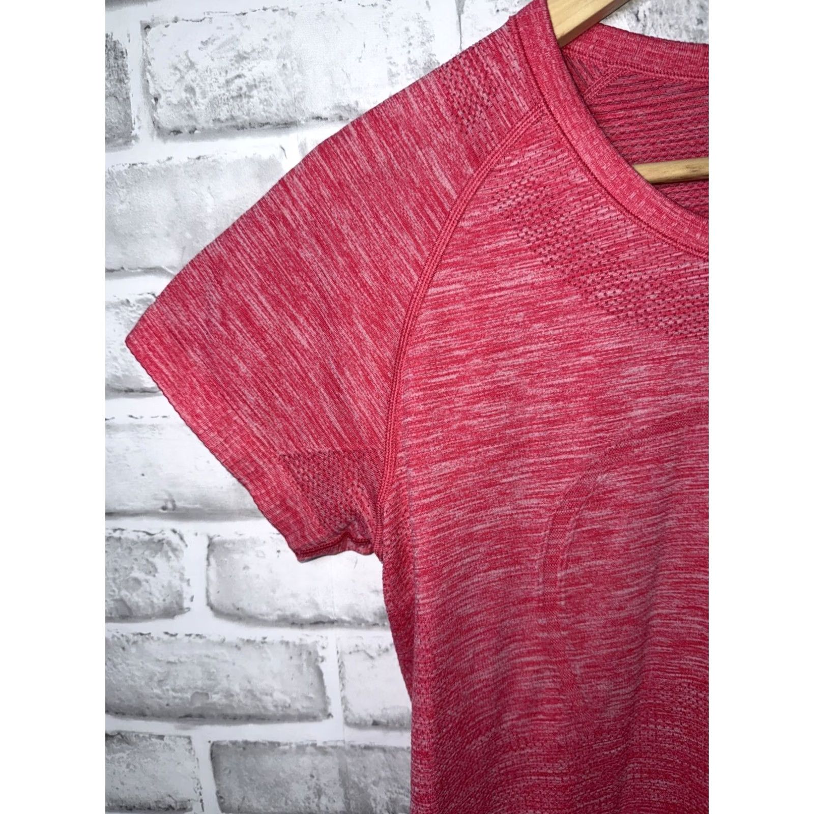 Lululemon Lululemon Pink Stretchy Athletic Shirt T-Shirt Womens Size 10 Regular Pink Athleticwear 2010s? Size L / US 10 / IT 46 - 3 Thumbnail
