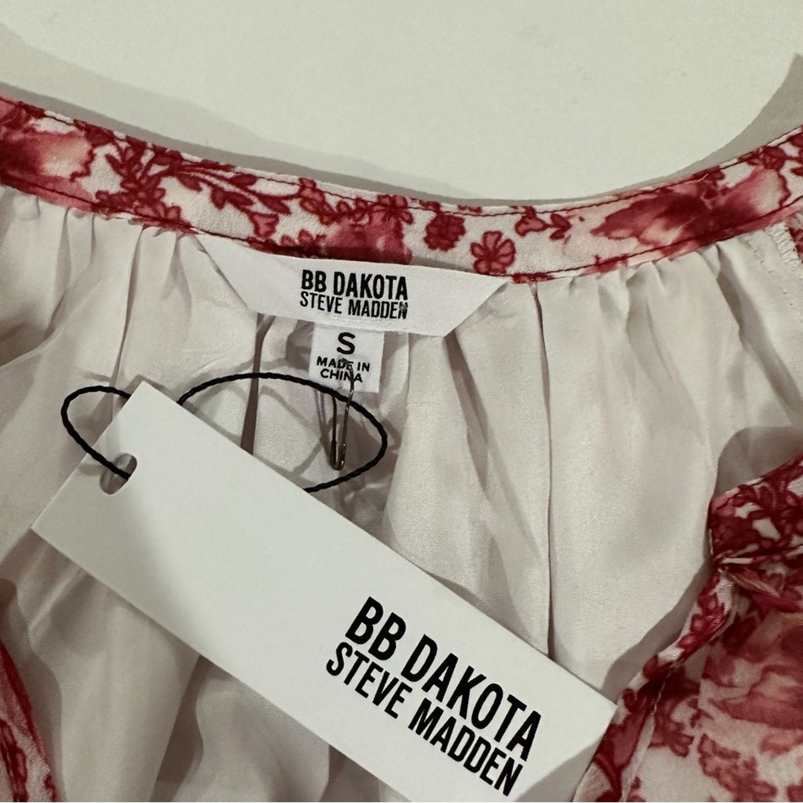 BB Dakota BB Dakota Say a Prairie for You Red Pink & White Floral Top Size S / US 4 / IT 40 - 5 Thumbnail