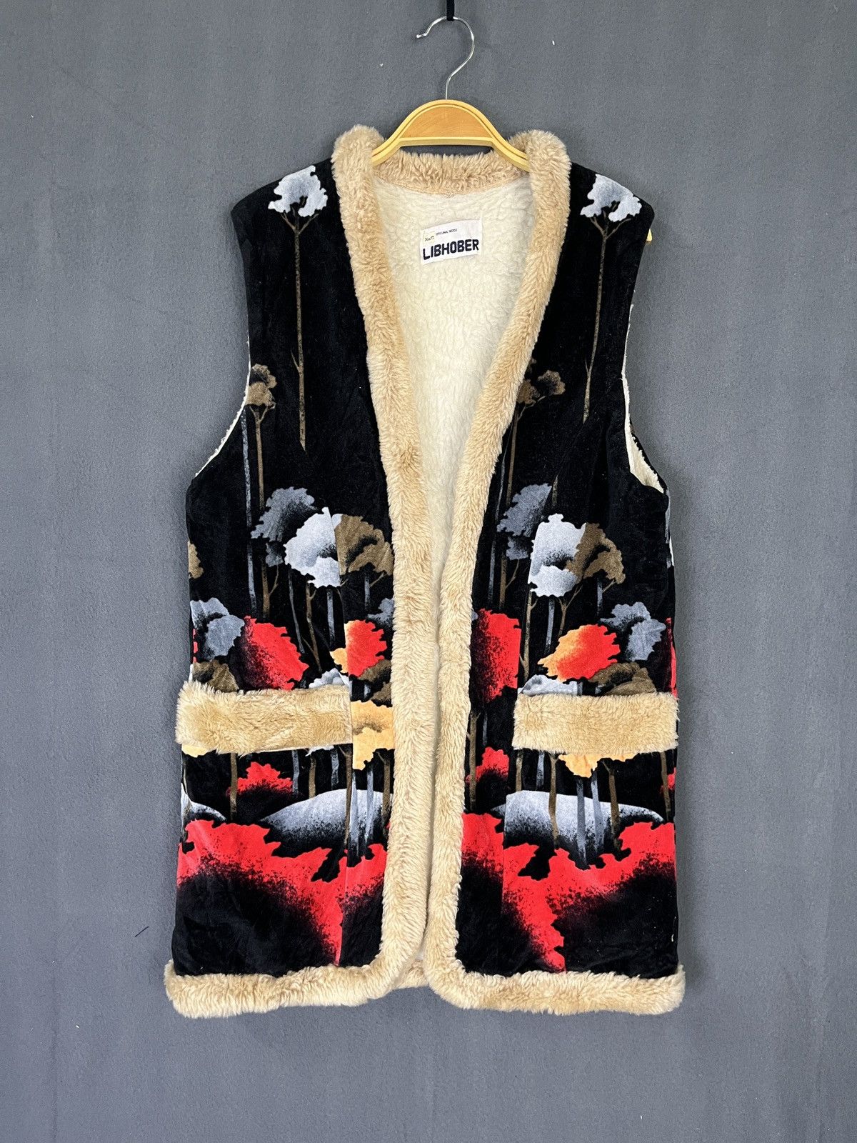 Japanese Brand × Vintage Vintage Art Painting Style Fur Vest Size US S / EU 44-46 / 1 - 1 Thumbnail