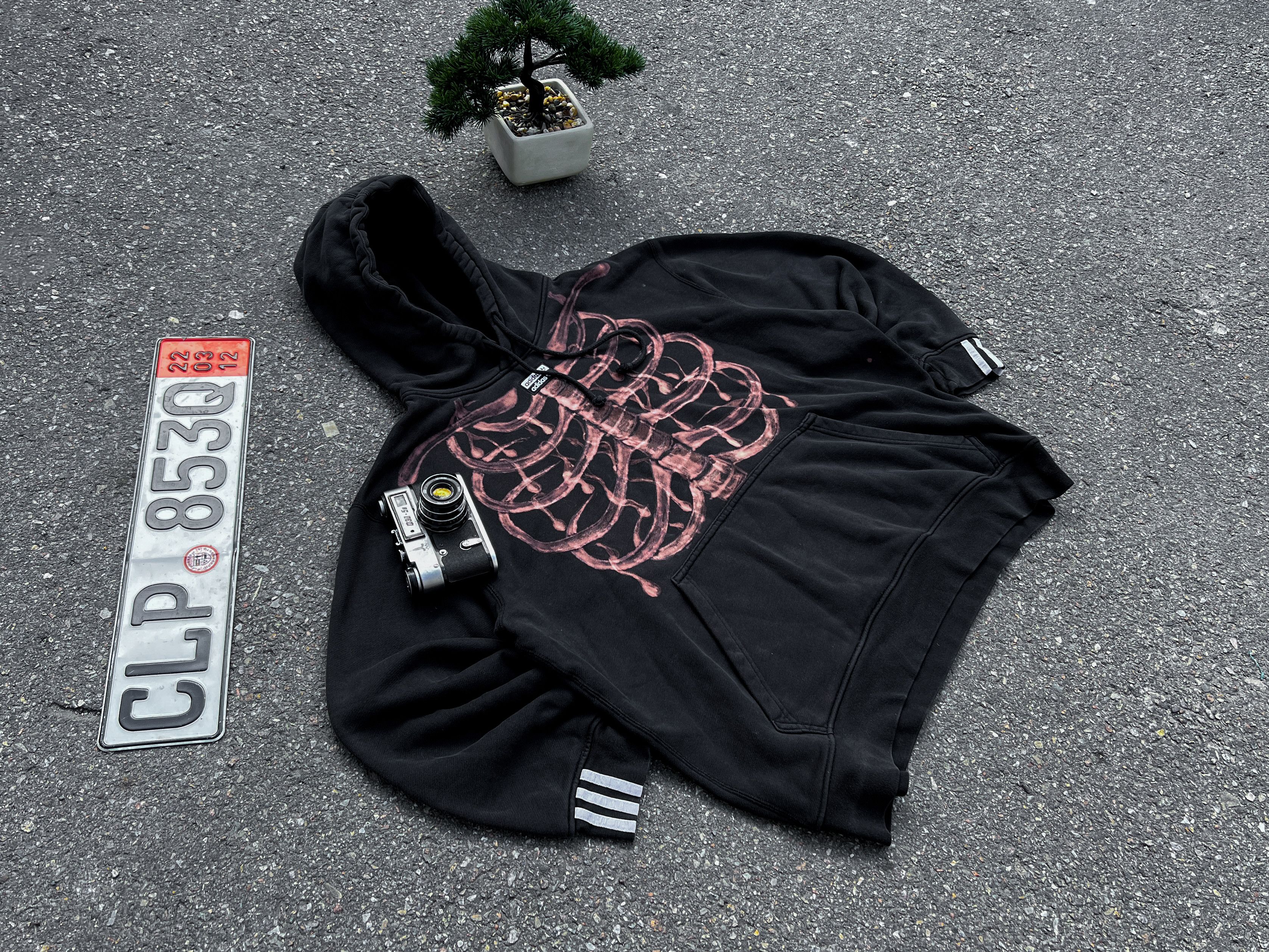 Adidas 💲HANDMADE💲Adidas Vintage Custom Skeleton Hoodie Size XL Size US XL / EU 56 / 4 - 4 Thumbnail