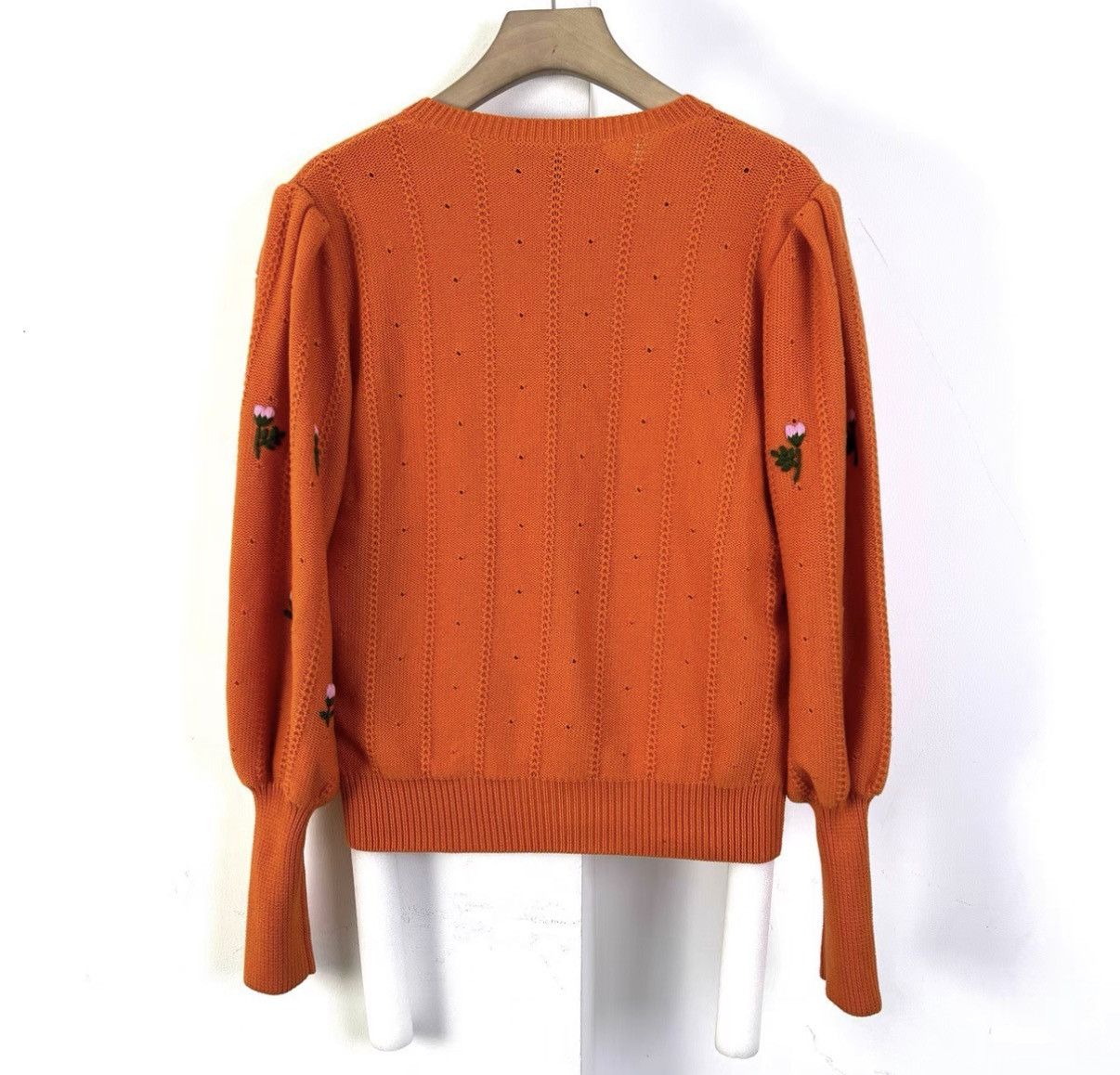 Gucci Gucci Small Flower Embroidered Puff Sleeve Sweater K12 Size M / US 6-8 / IT 42-44 - 2 Thumbnail