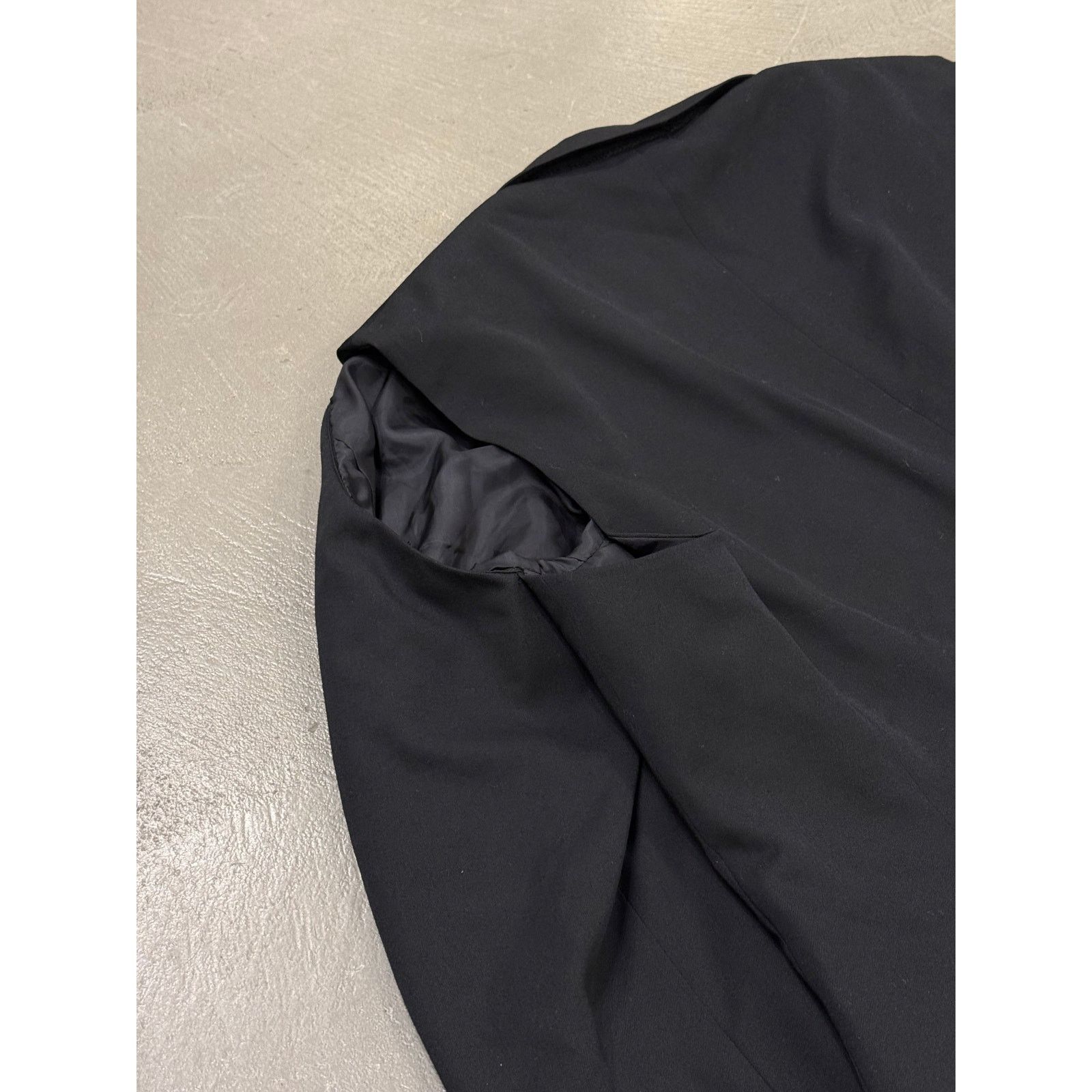 Comme des Garcons 2020s Comme des Garçons cut-out open shoulders blazer jacket Size US S / EU 44-46 / 1 - 4 Thumbnail