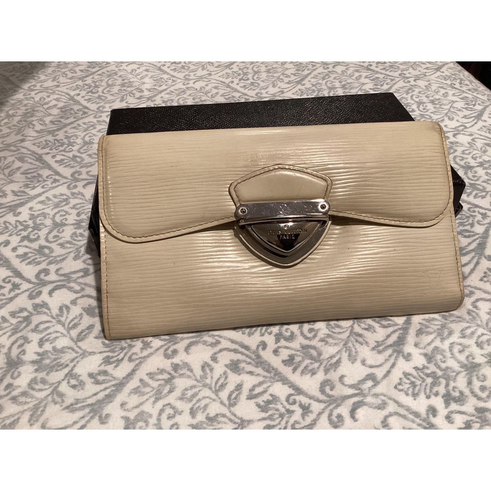 Louis Vuitton Authentic Louis Vuitton Eugenie Wallet in ivory epi leather Size ONE SIZE - 1 Thumbnail