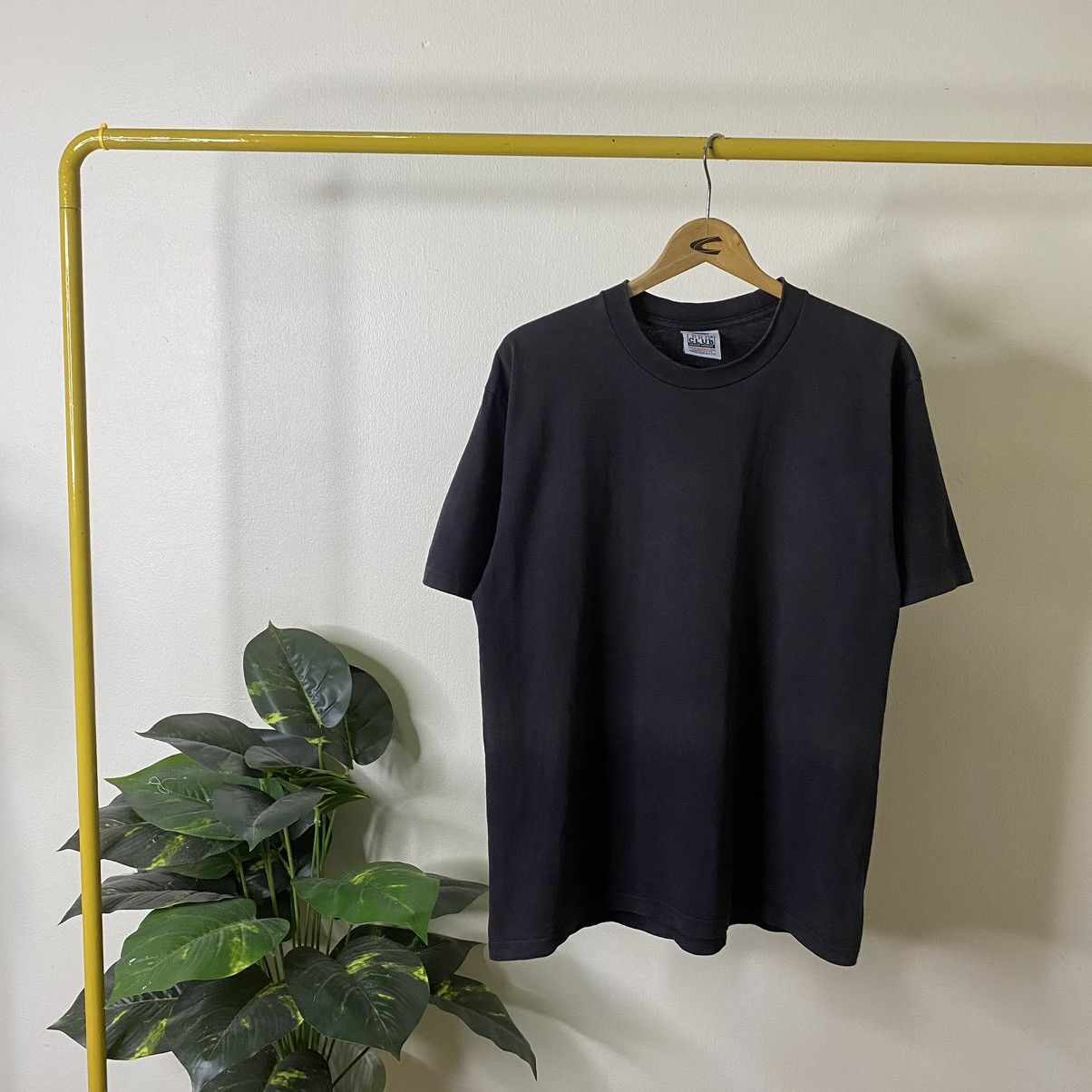 Vintage Vintage 1990s Pro Club Black Blank Nice & Crispy Tee Size US L / EU 52-54 / 3 - 1 Thumbnail