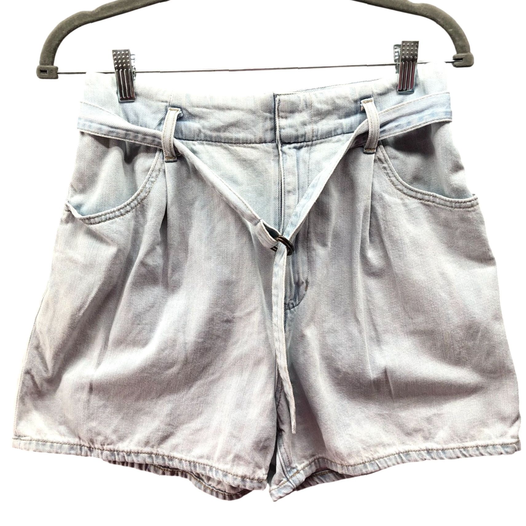 Uniqlo Uniqlo High Waisted Wide Leg Belted Denim Shorts Womens 25 Light Blue Wash Size 42" / US 20 - 2 Thumbnail