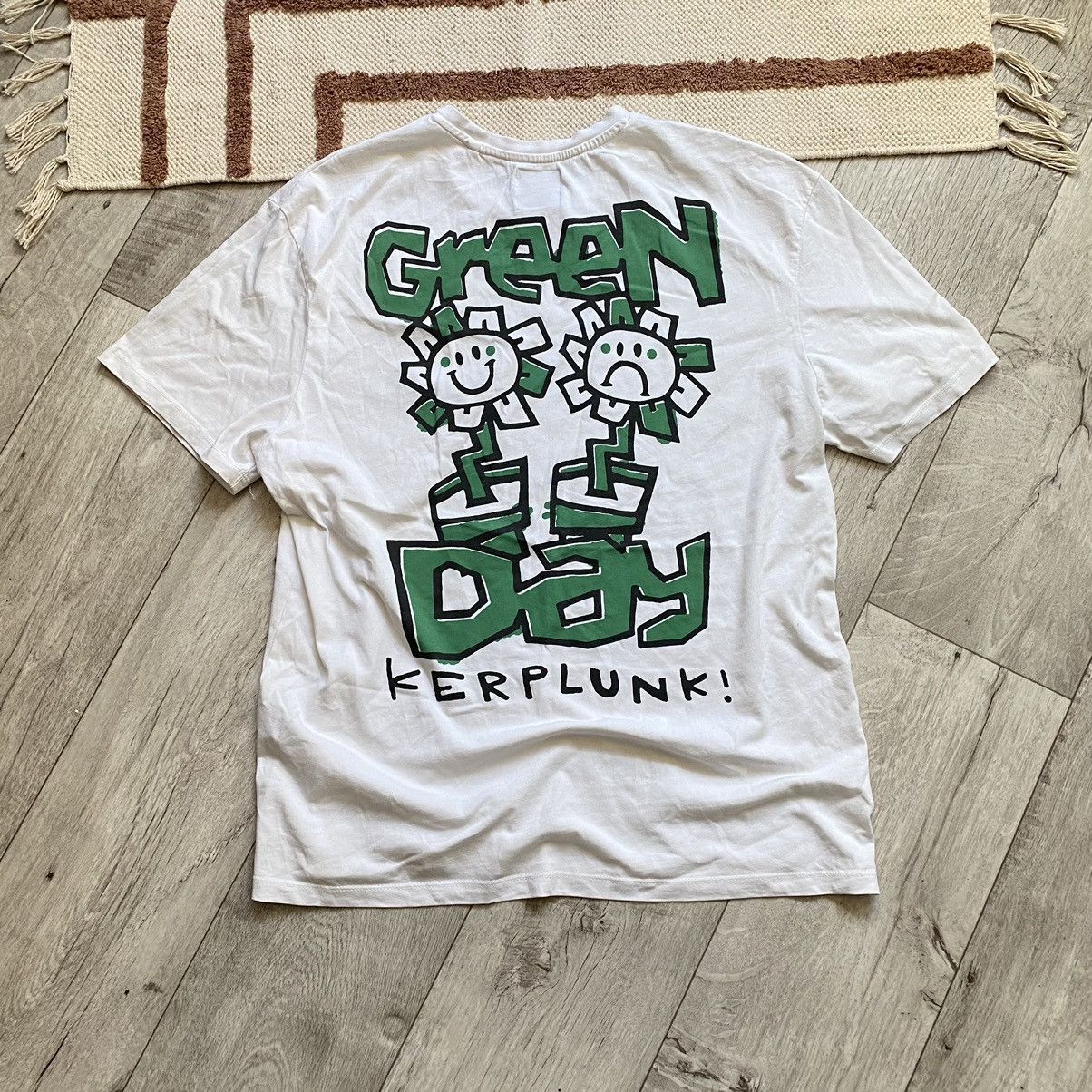 Band Tees GREEN DAY ROCK BAND 2024 KERPLUNK BIG PRINT T SHIRT Size US XL / EU 56 / 4 - 1 Thumbnail
