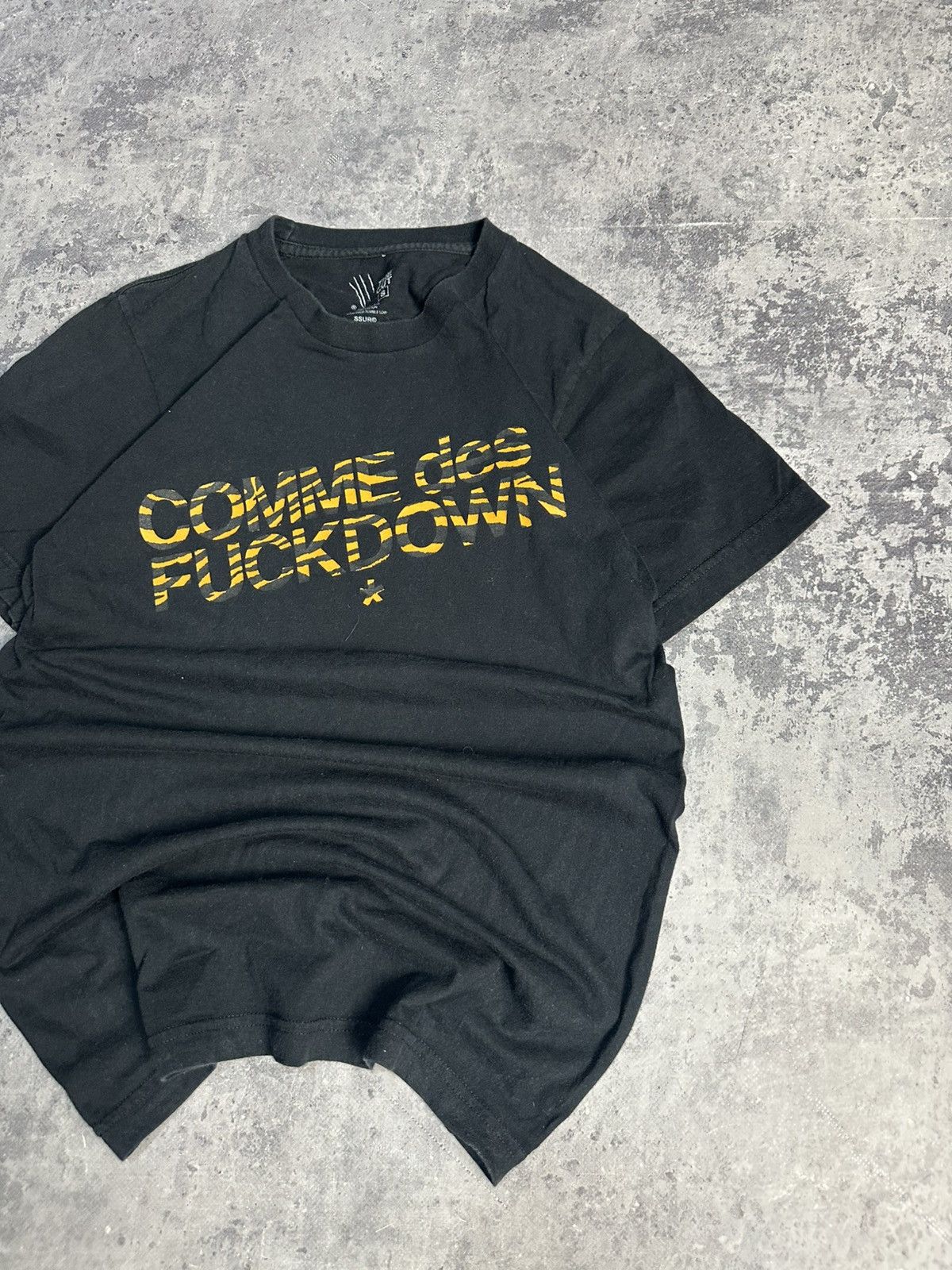 Comme des Garcons Comme Des Fuck Down T Shirt S Size US S / EU 44-46 / 1 - 3 Thumbnail