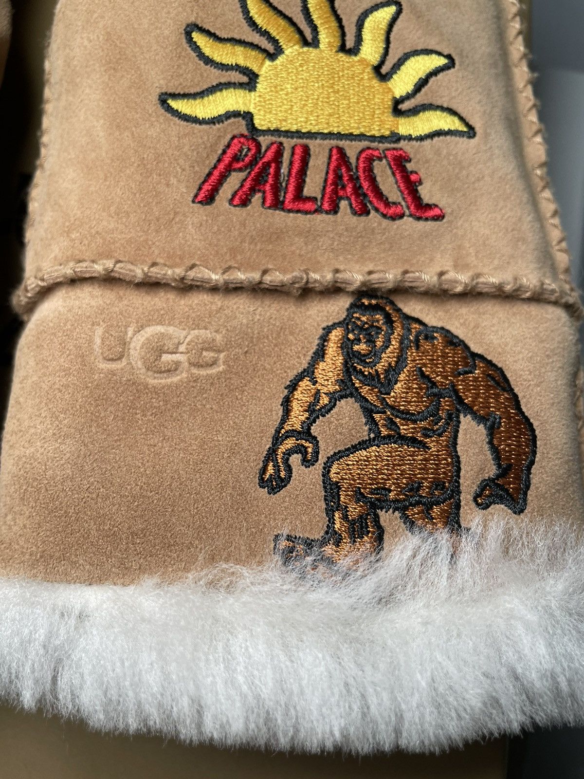 Palace × Ugg Palace x UGG Sheepskin Mitten Size ONE SIZE - 3 Thumbnail