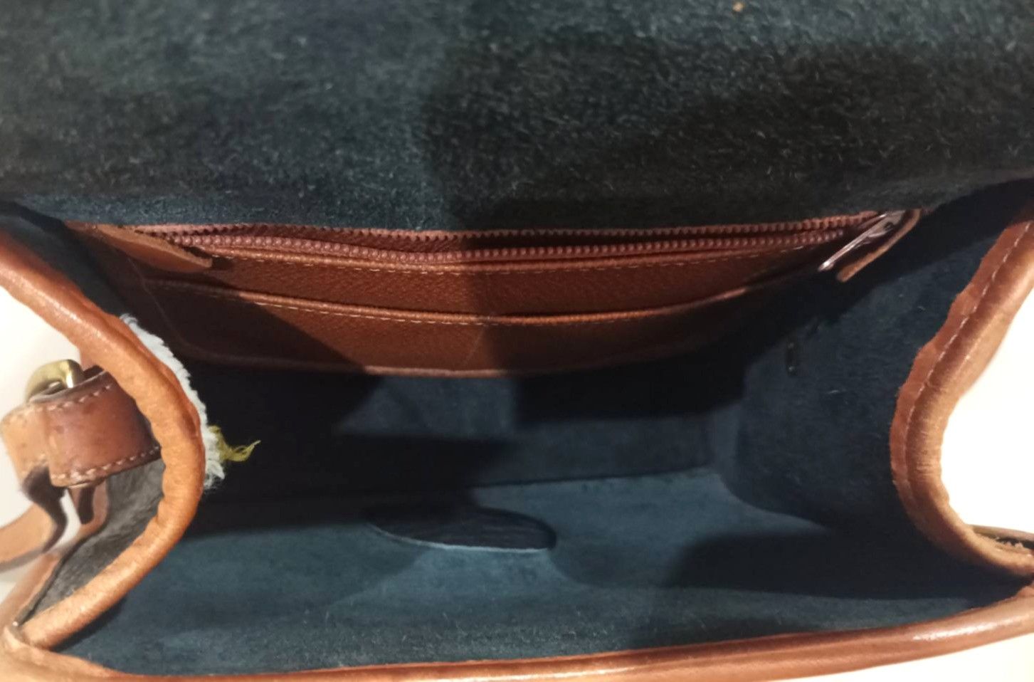 Vintage Dooney and Bourke: Essex crossbody