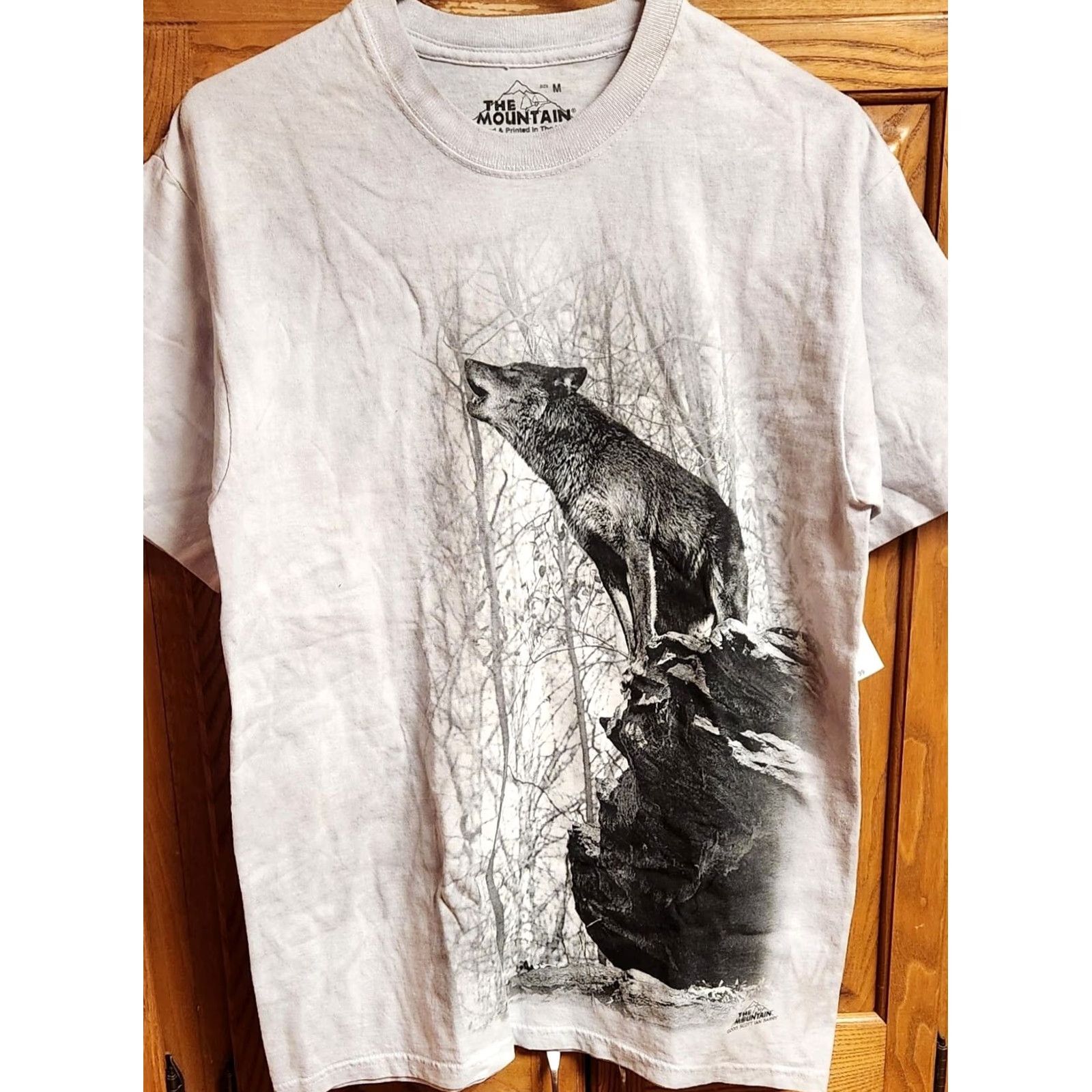 The Mountain THE MOUNTAIN T Shirt Men Wolf Tie Dye 2010-2019 Medium NWT Graphic Print White Cotton Crew Neck Short Sleeve 90s Wolves Animals Fashion Size US M / EU 48-50 / 2 - 3 Thumbnail