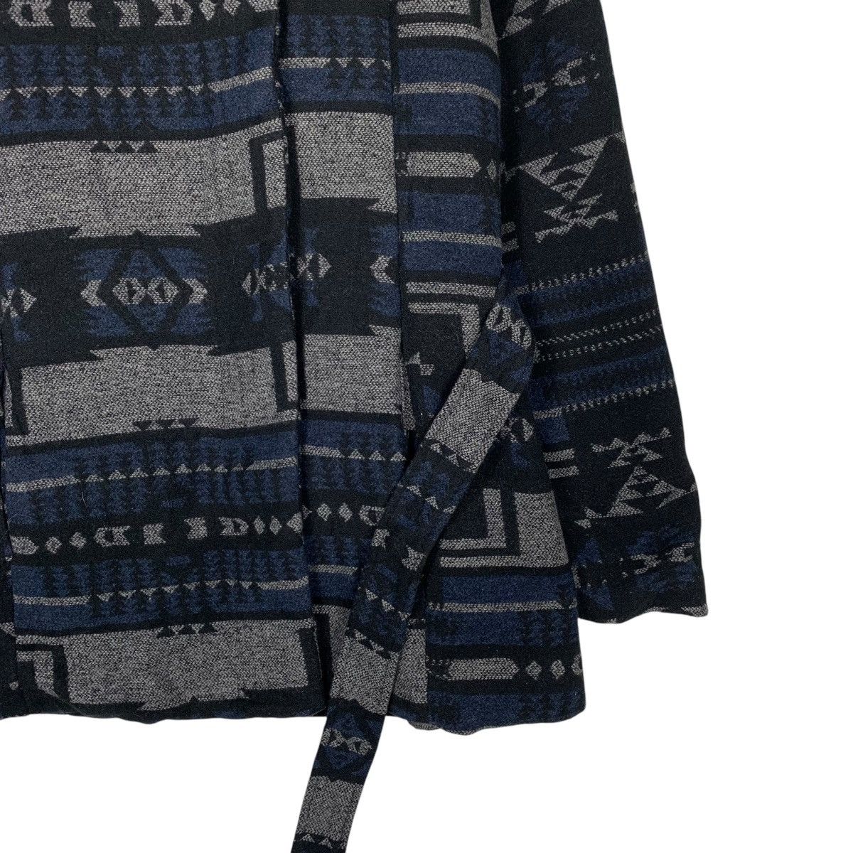 Japanese Brand Japanese Brand Charlotte Russe Aztech Hooded Jacket Size L / US 10 / IT 46 - 4 Thumbnail
