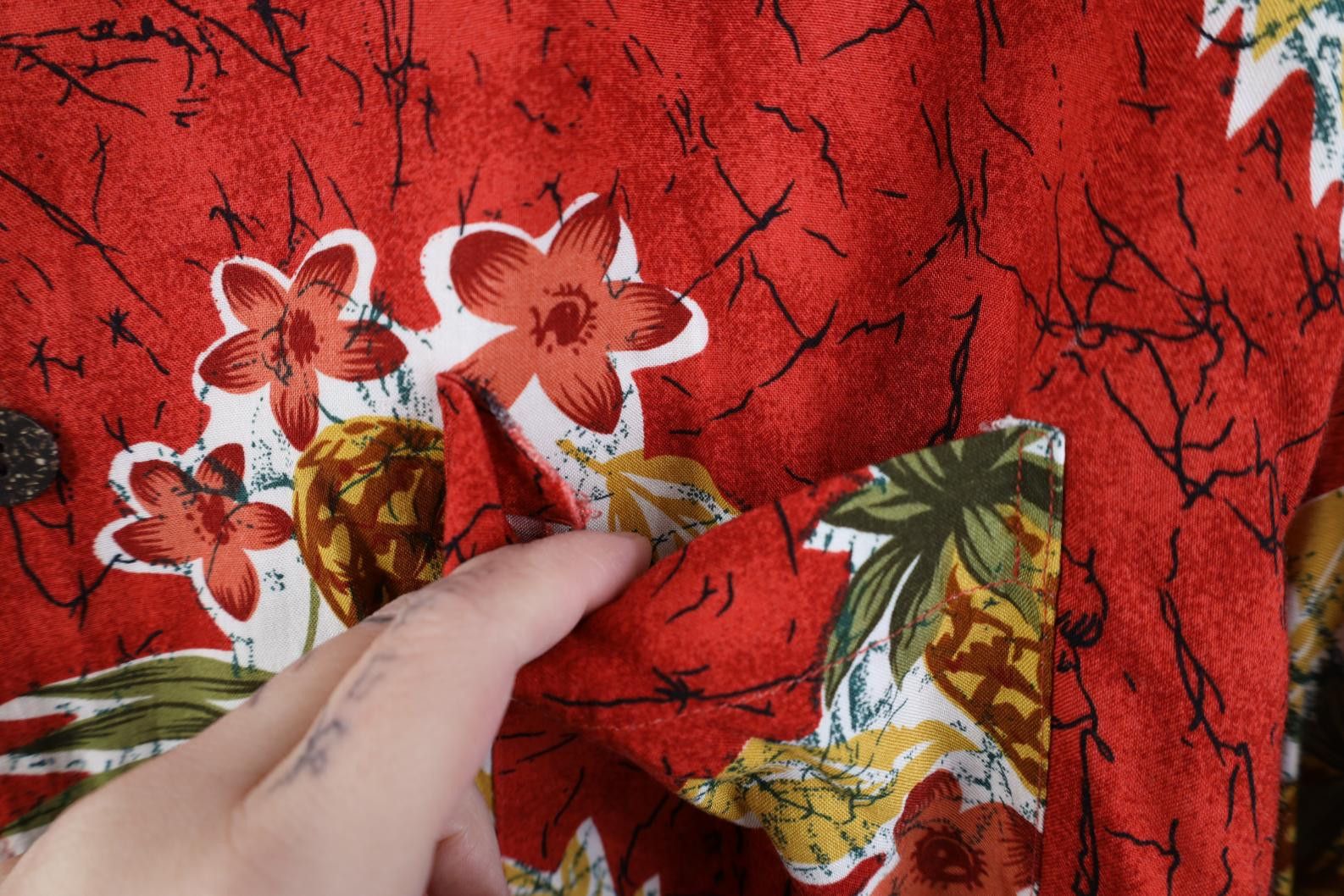 Vintage Vintage 90s Streetwear Gabardine Pineapple Flower Shirt Size US XL / EU 56 / 4 - 5 Thumbnail
