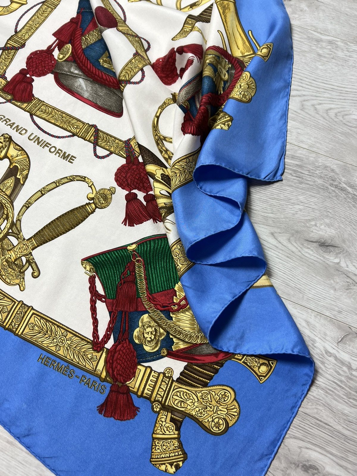 Hermes × Vintage Vintage HERMES CARRE 90 GRAND UNIFORME J. Metz Silk Scarf Size ONE SIZE - 23 Thumbnail