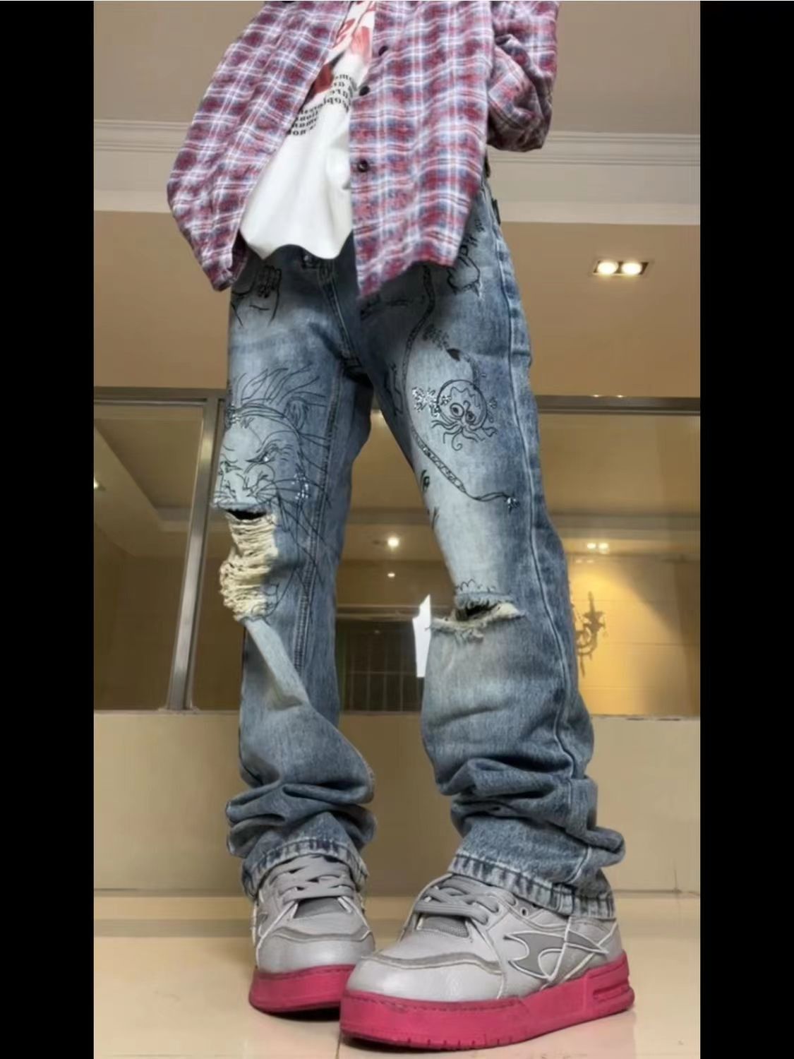 Street hand-painted graffiti printed ripped jeans