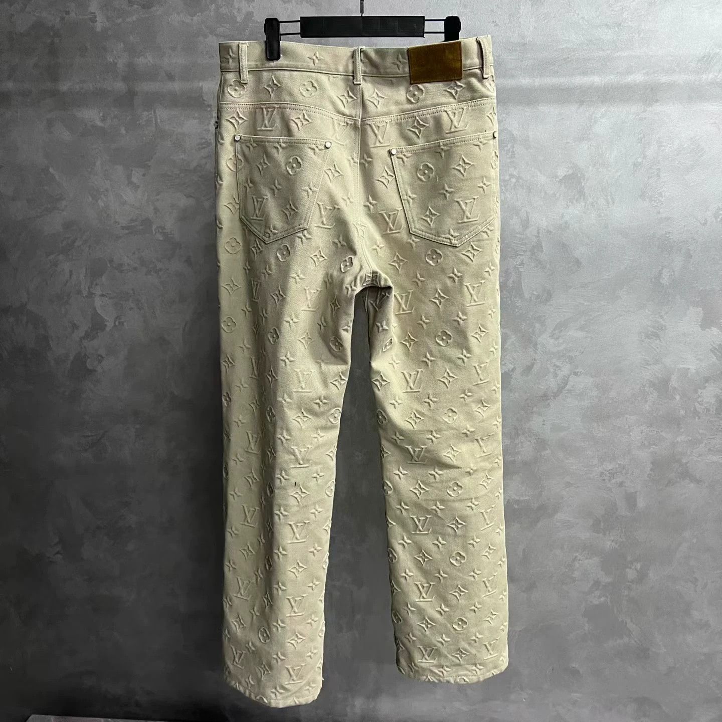Louis Vuitton Louis Vuitton 2025 Beige Embossed Straight Pants Size US 33 - 5 Thumbnail