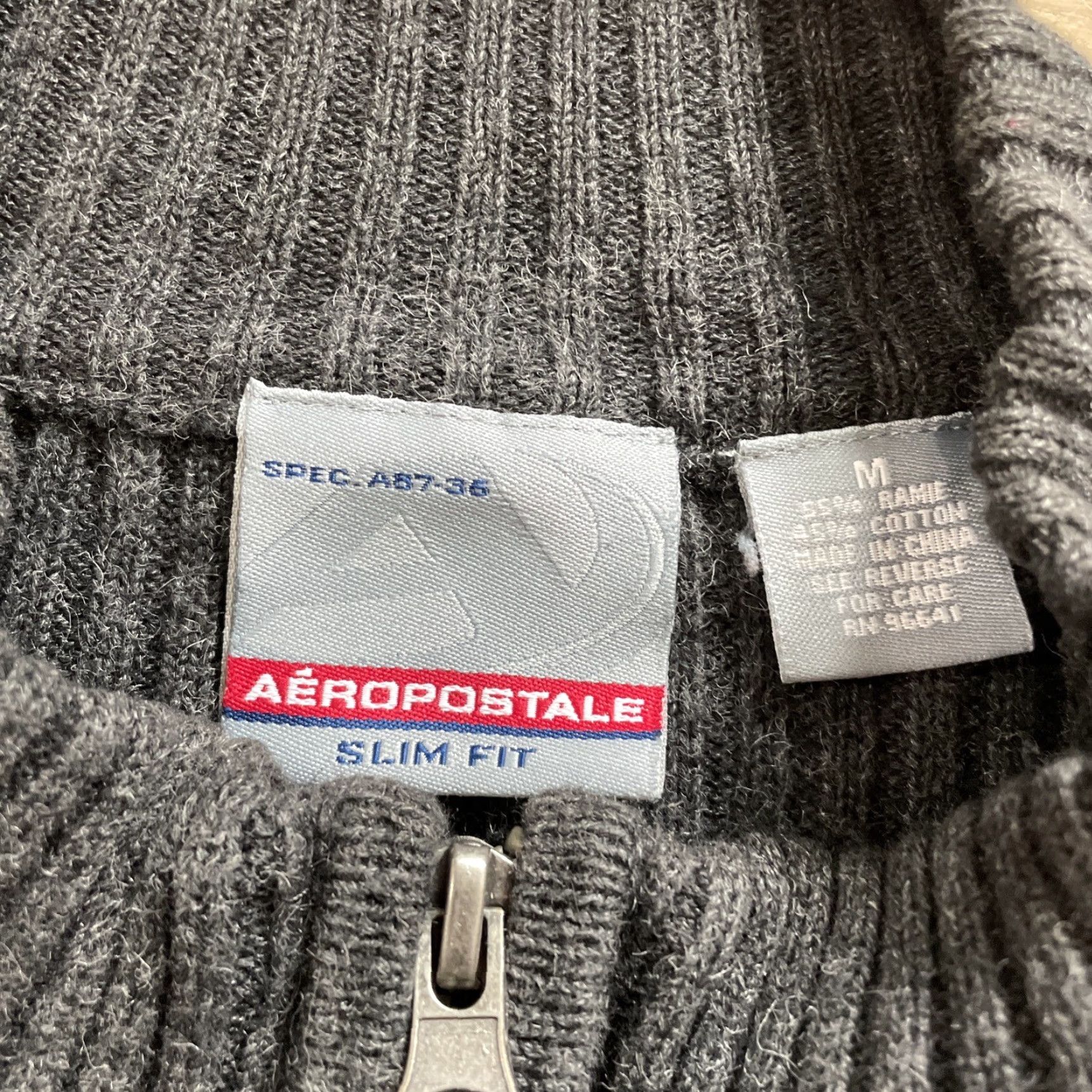 Aeropostale AEROPOSTALE 1/4 Zip Sweater Men M Gray Ribbed 90s Y2K Skater Slim Fit Ramie Knit Pullover Zip Mock Neck Center Stripe Mens Size US M / EU 48-50 / 2 - 5 Thumbnail