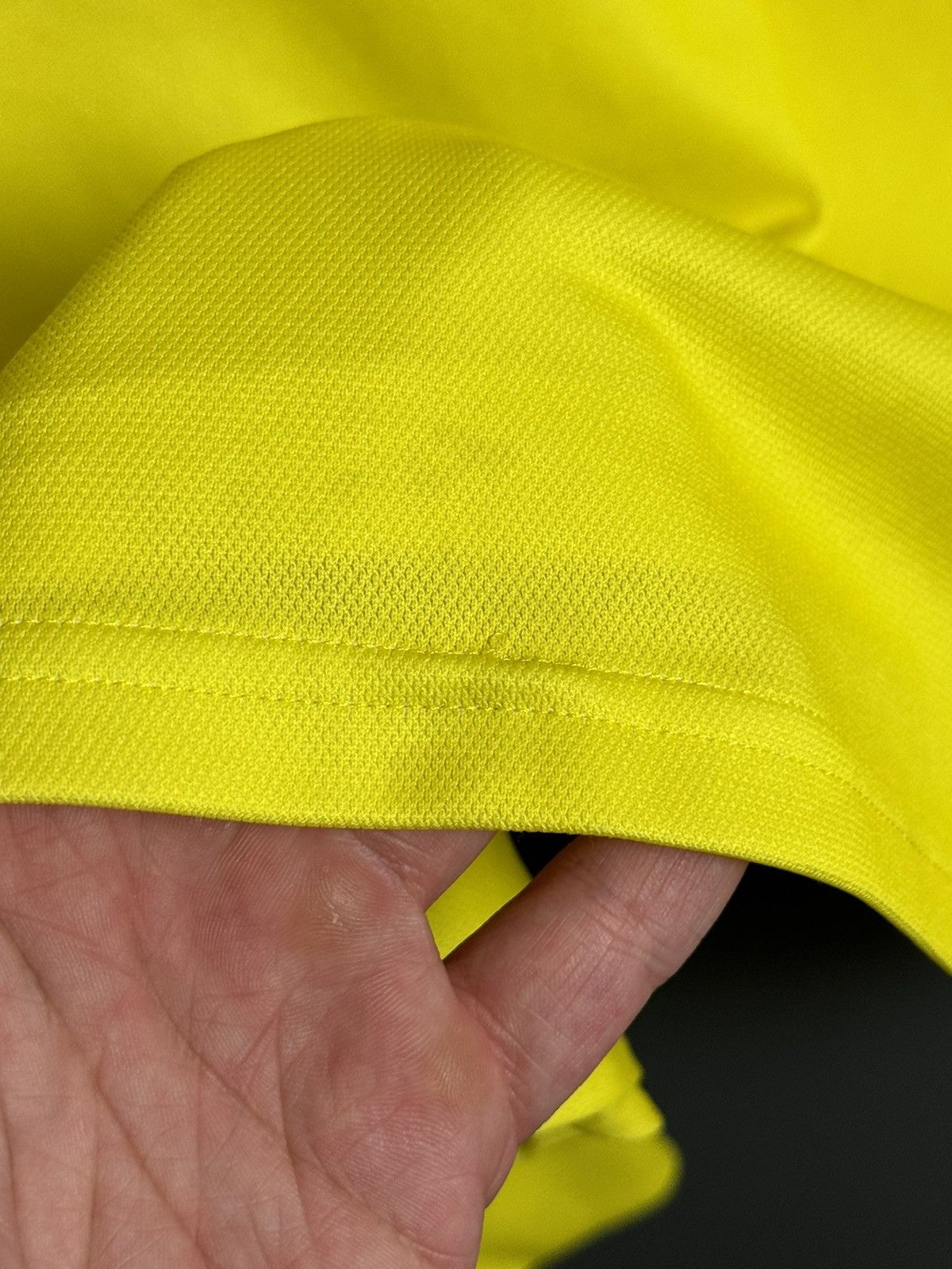 Adidas Colombia National Team 18/19 Home Football Jersey Size US L / EU 52-54 / 3 - 8 Thumbnail