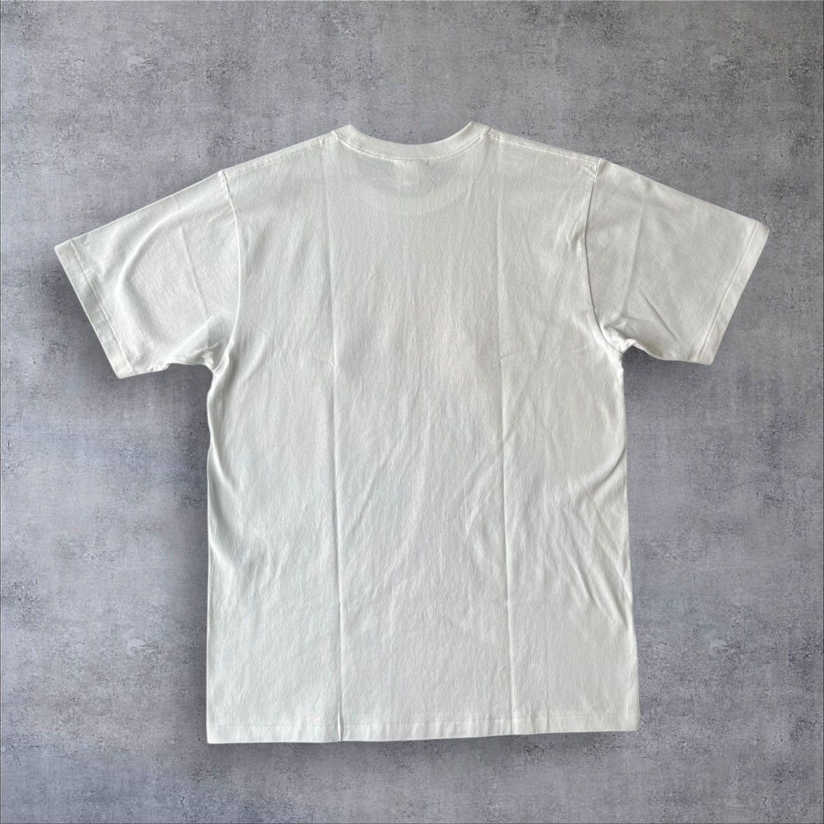 Bape BRAND NEW BAPE ASNKA KANJI GRAFFITI LOGO TEE WHITE/RED LARGE Size US L / EU 52-54 / 3 - 10 Thumbnail