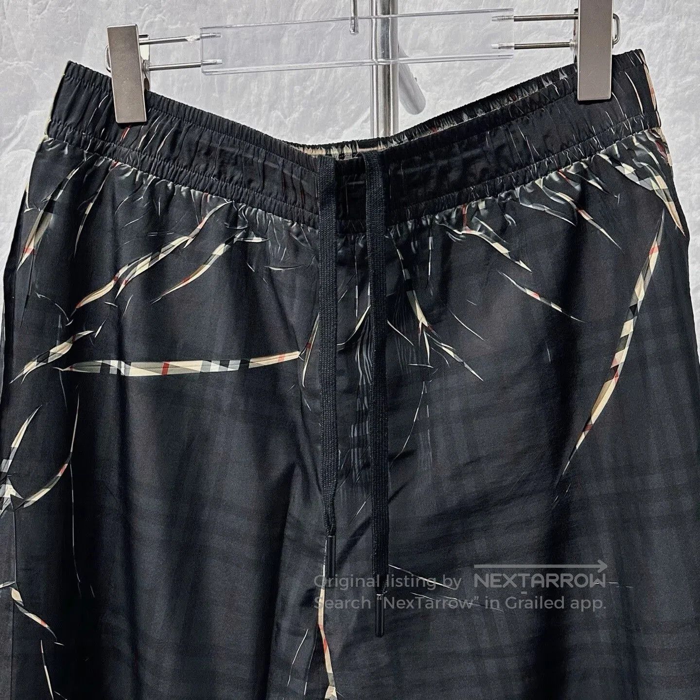 Burberry Burberry Black Checkered Casual Pants L Size. Size US 34 / EU 50 - 2 Thumbnail