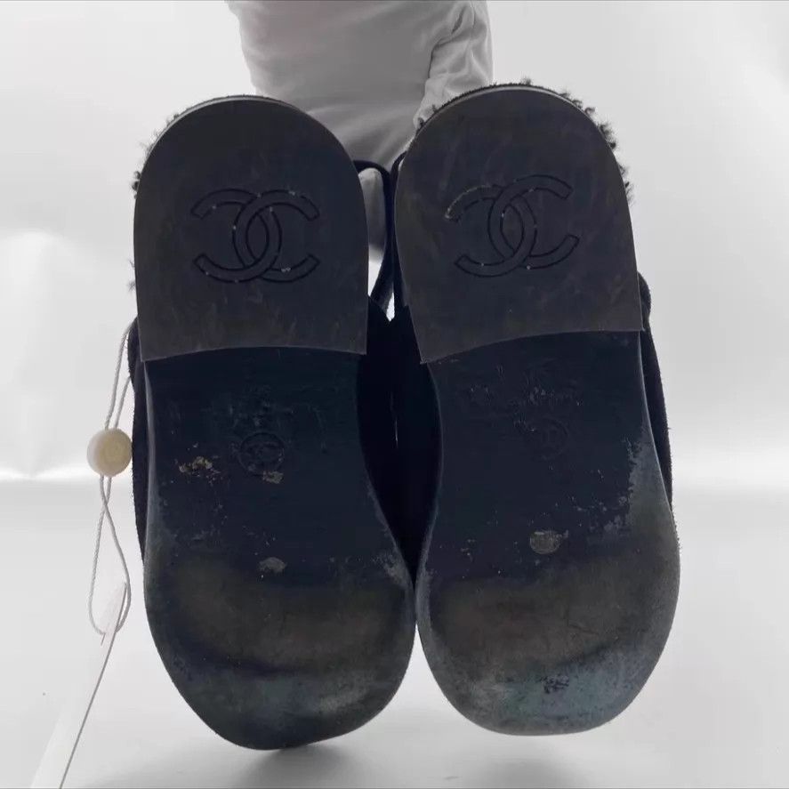 Chanel Chanel 25A Gold CC Suede Teddy Loafer Mule EU36 Size US 5.5 / IT 35.5 - 2 Thumbnail