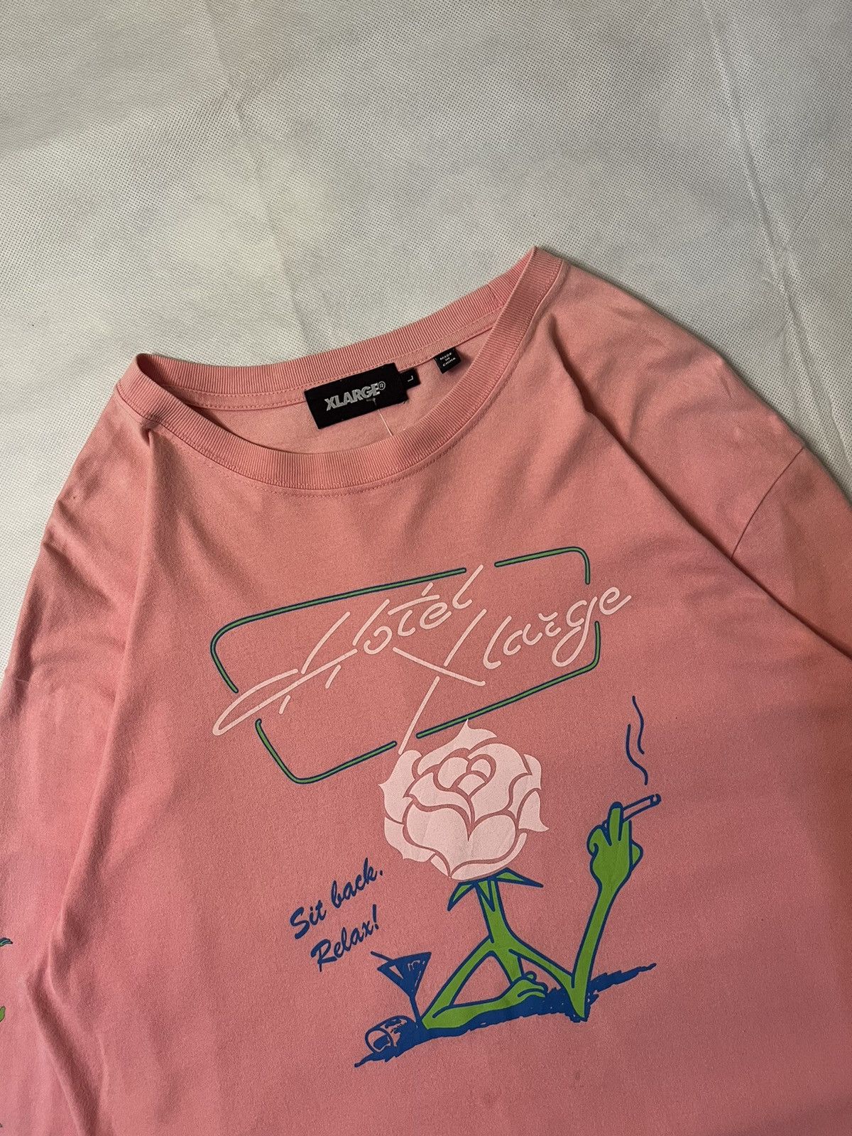 Xlarge Xlarge Hotel Pink Rose Flower Long Sleeves Tshirt Size US L / EU 52-54 / 3 - 4 Thumbnail