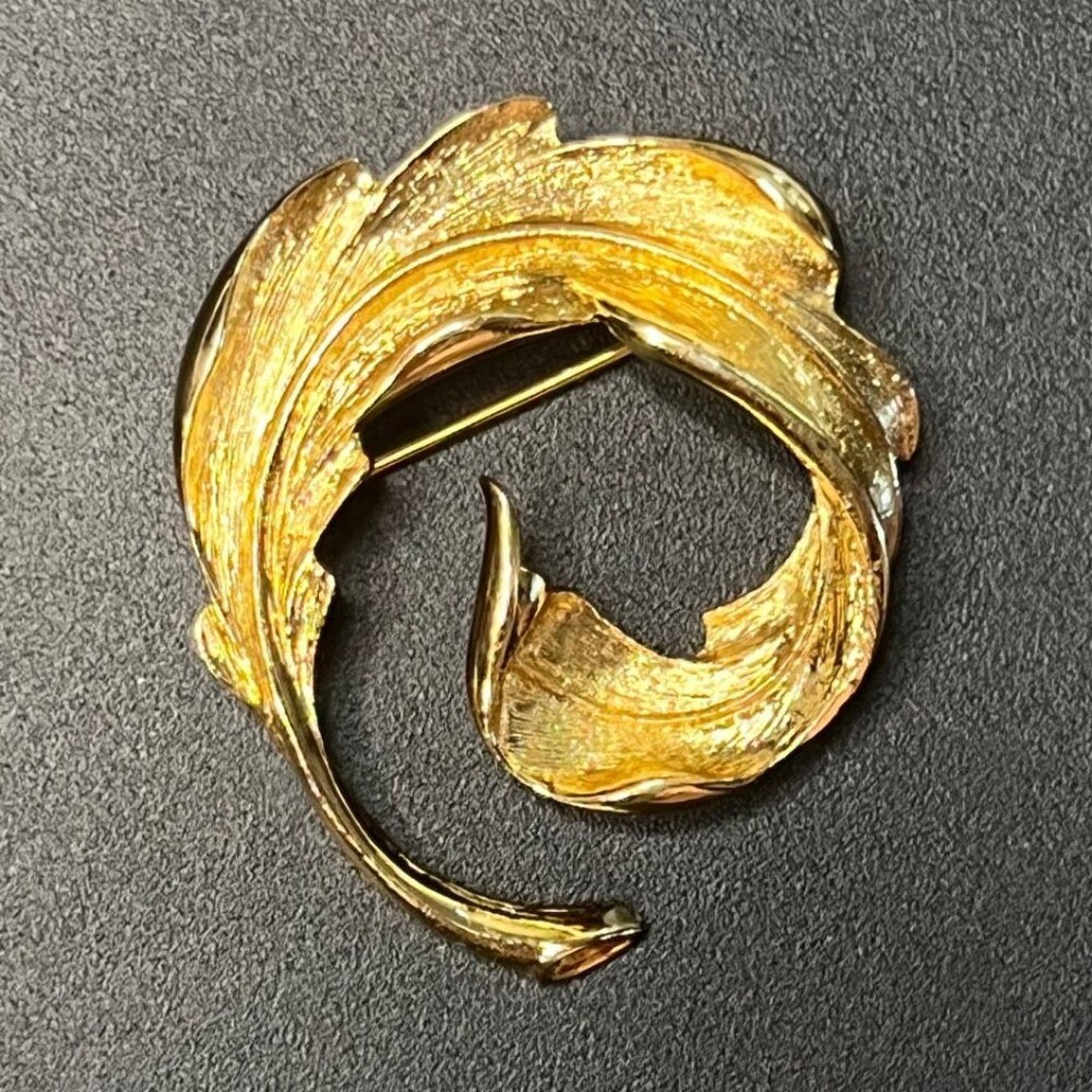 Monet Monet - Curled Goldtone Brushed Feather, EC, Brooch Pin Size ONE SIZE - 1 Preview