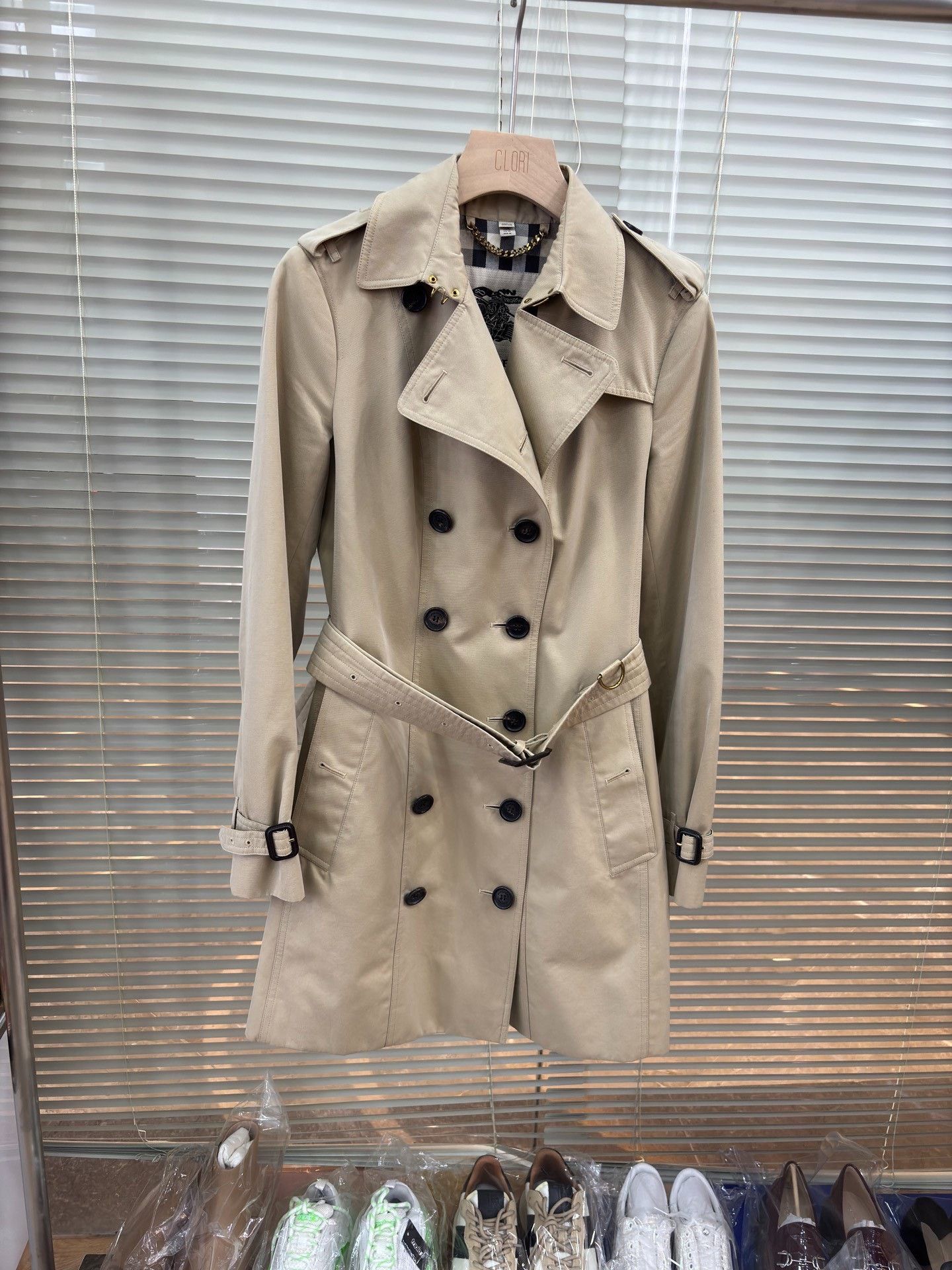 Burberry Burberry Classic Khaki Trench Coat Size M / US 6-8 / IT 42-44 - 1 Thumbnail