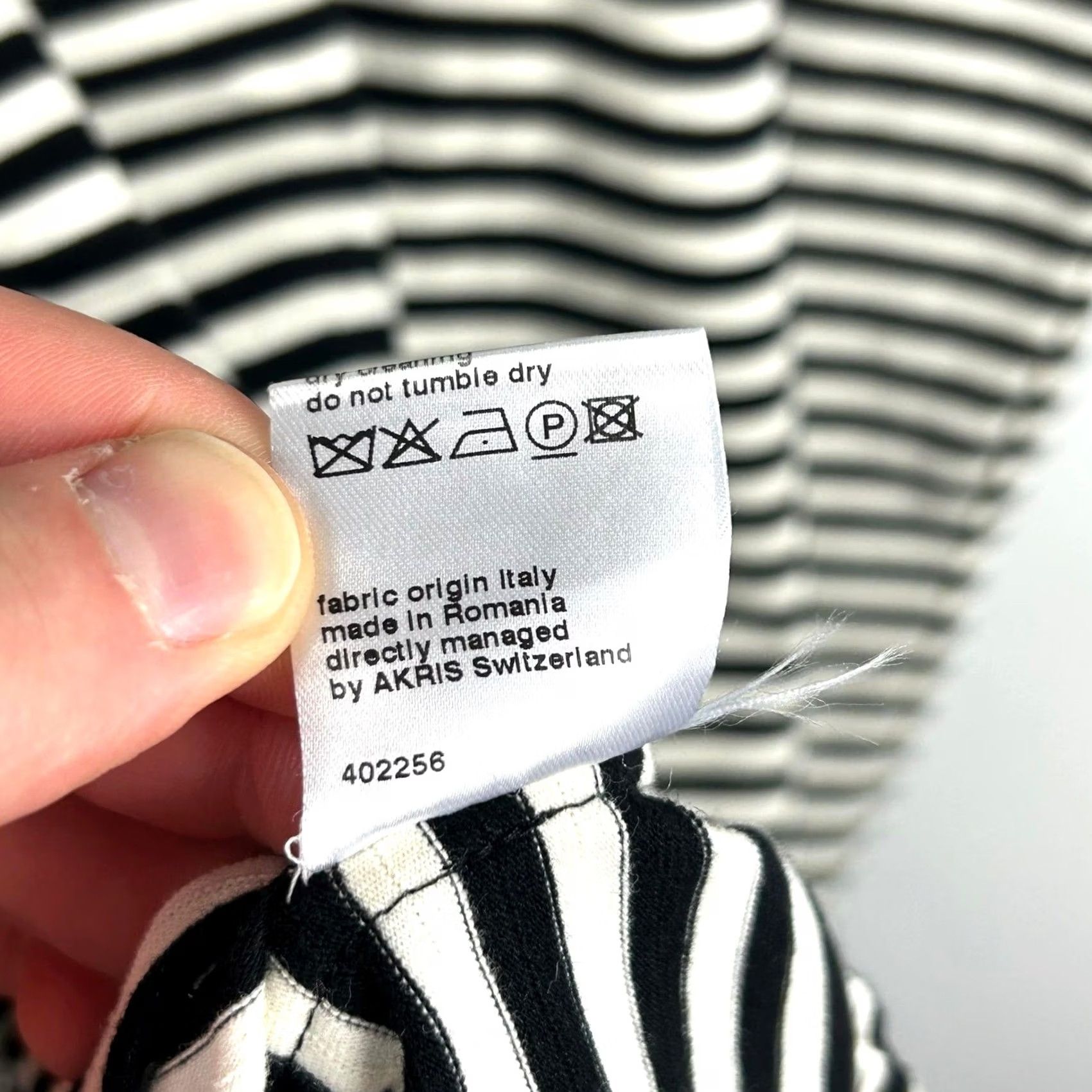 Vintage Akris Punto Shift Dress Womens 12 Knee Length White Black Striped Sheath Crew Neck Zip Back Size XL / US 12-14 / IT 48-50 - 7 Thumbnail
