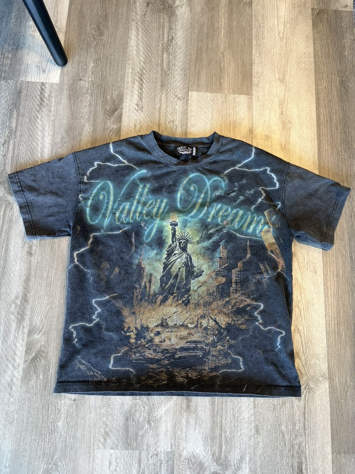 Vale Vale Lives “Statue of Liberty” T-Shirt Size US M / EU 48-50 / 2 - 1 Thumbnail