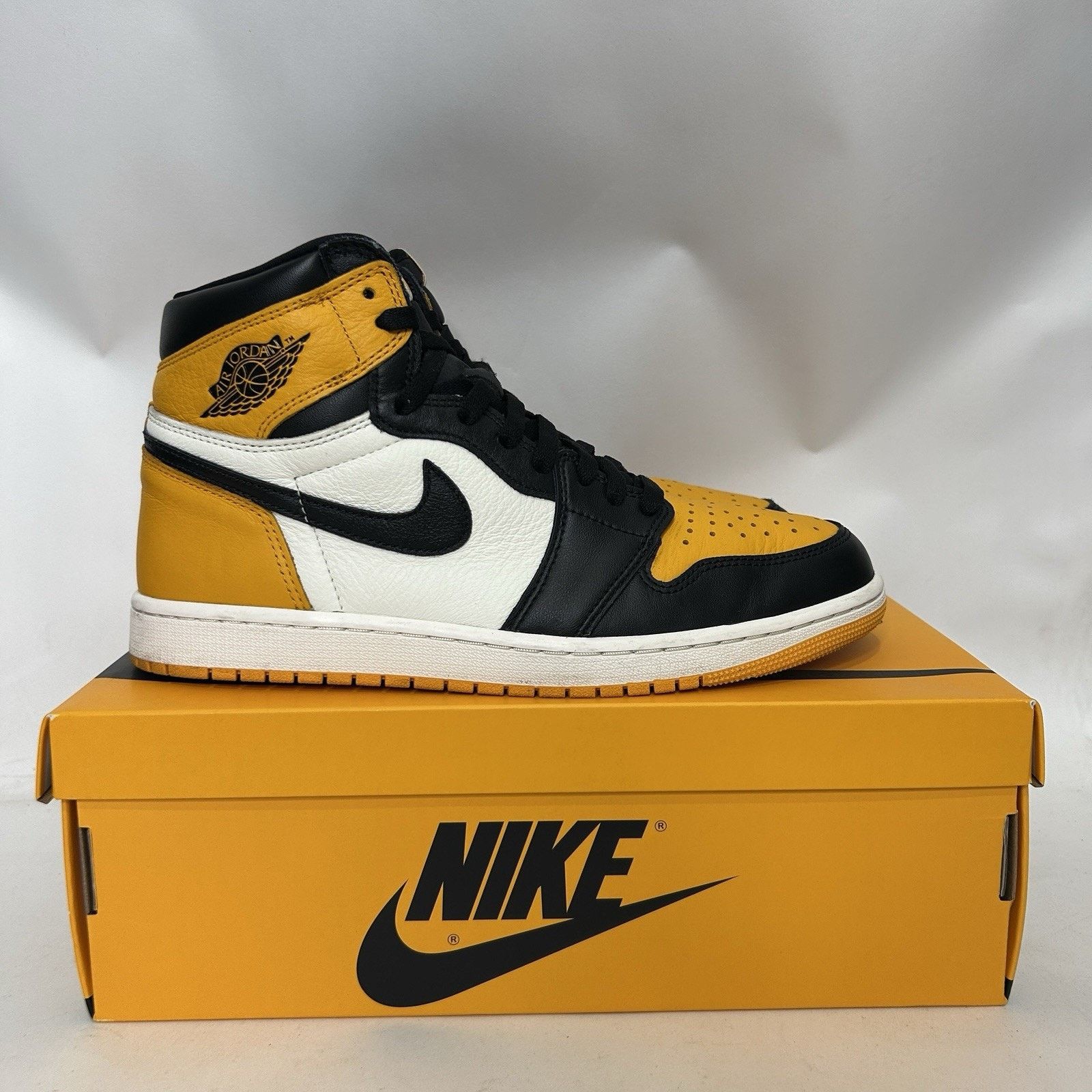 Jordan Brand Nike Air Jordan 1 Retro High OG “Yellow Toe/Taxi” Size US 11 / EU 44 - 4 Thumbnail