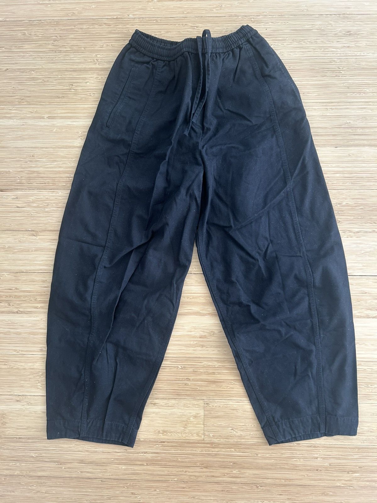 Cos COS Black Barrel Leg Pants Size 24" / US 00 / IT 34 - 1 Thumbnail