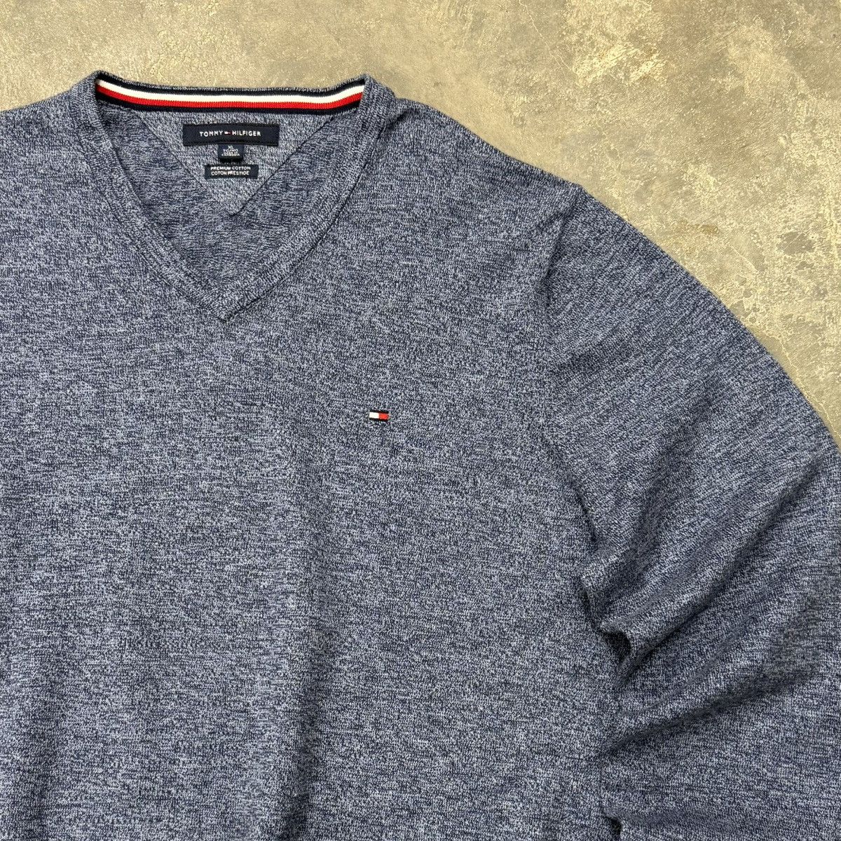 Tommy Hilfiger Tommy Hilfiger Y2K V-Neck Knit Sweater XL Flag Logo Size US XL / EU 56 / 4 - 2 Thumbnail