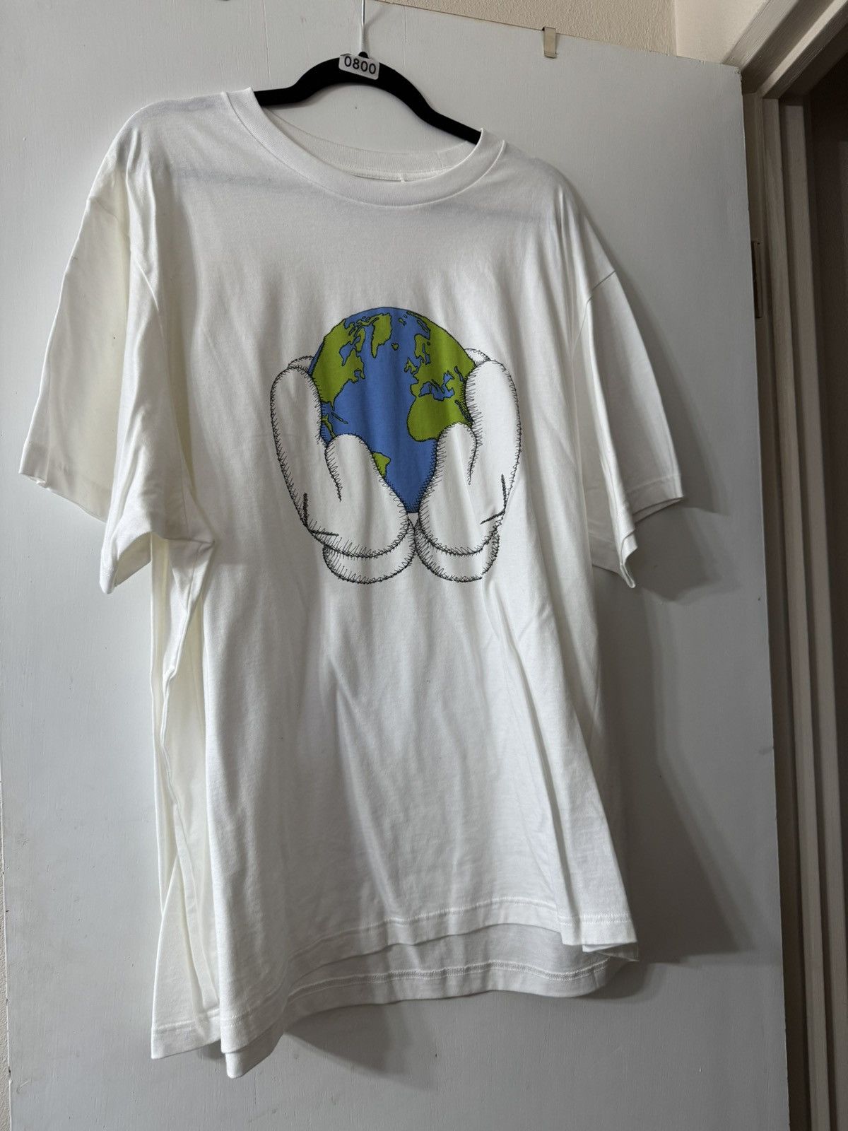 Kaws White Kaws Peace for all T-Shirt with Earth Graphic 3XL Size US XXL / EU 58 / 5 - 1 Thumbnail