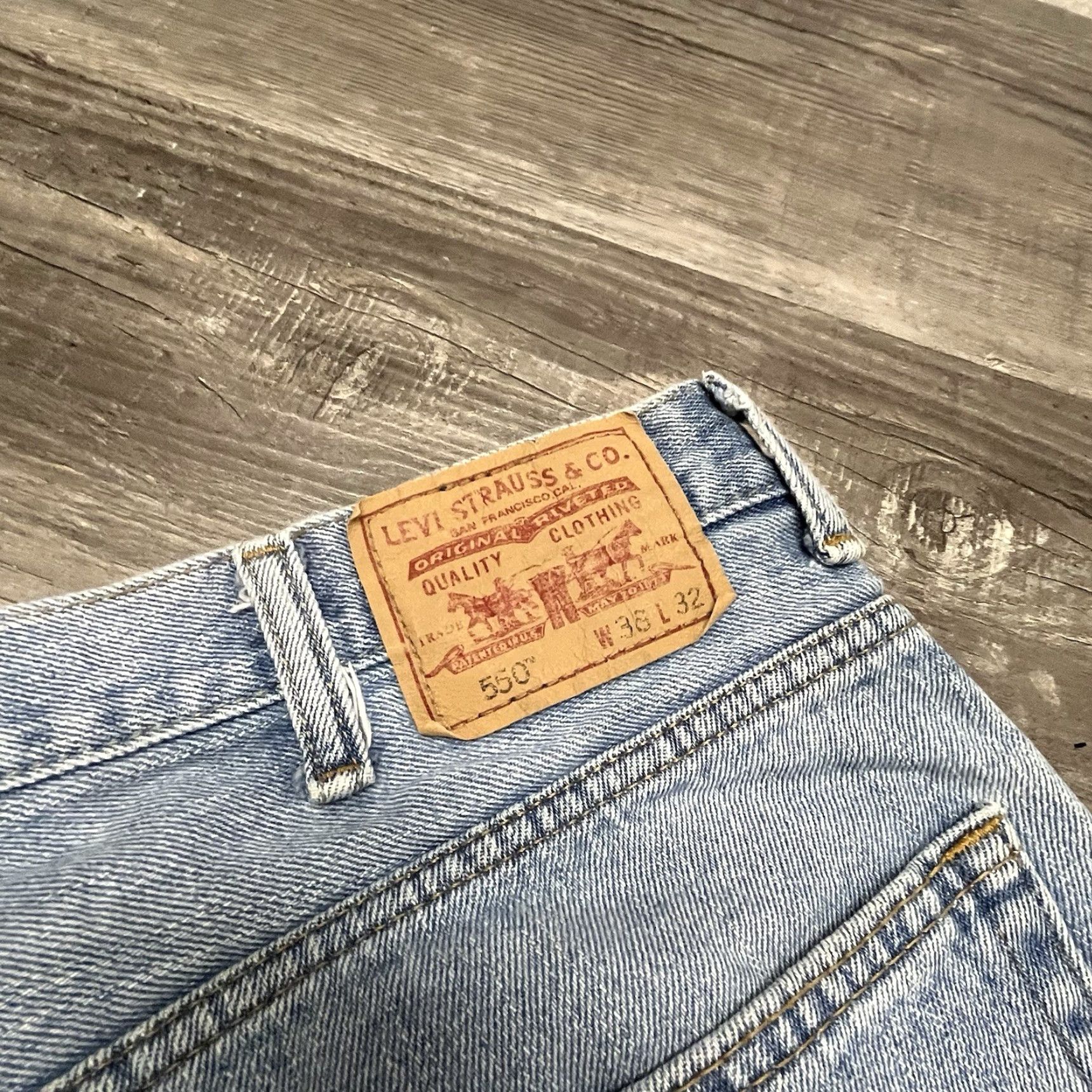 Levi's VINTAGE Levi's Jeans 550 LoosE Tapered Denim 38x32 38x31 Light Wash Men 80s 90s Rock Size US 38 / EU 54 - 4 Thumbnail