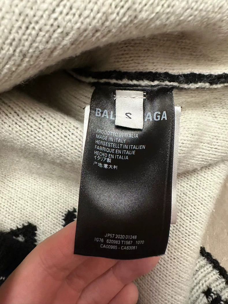 Balenciaga Balenciaga Black and White Full Logo Sweater Size US S / EU 44-46 / 1 - 3 Thumbnail