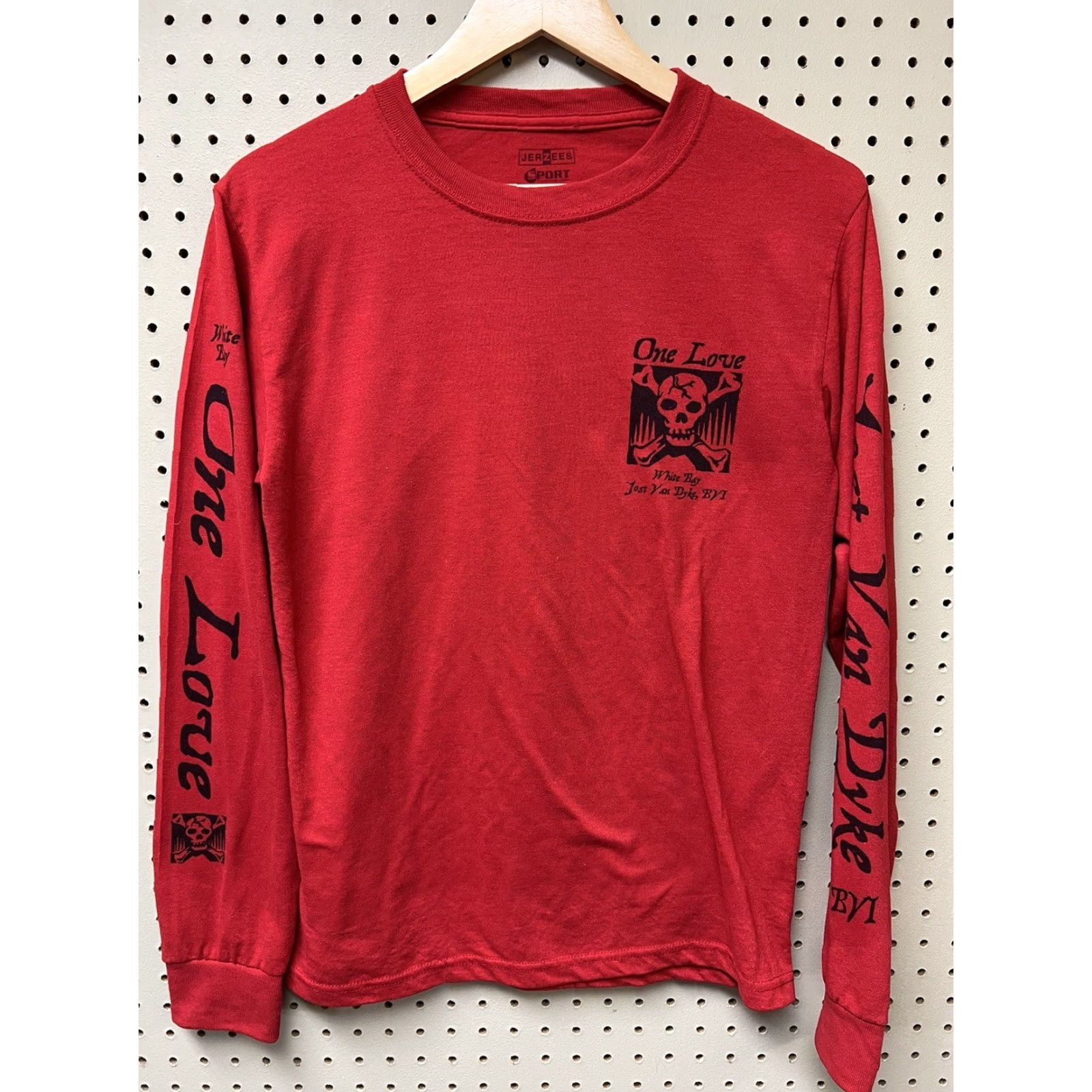 Jerzees One Love Jost Van Dyke Small Red Long Sleeve White Bay BVI Pirate Skull Shirt Unisex Adults S Red Crew Neck Long Sleeve Vintage No Size S / US 4 / IT 40 - 2 Thumbnail