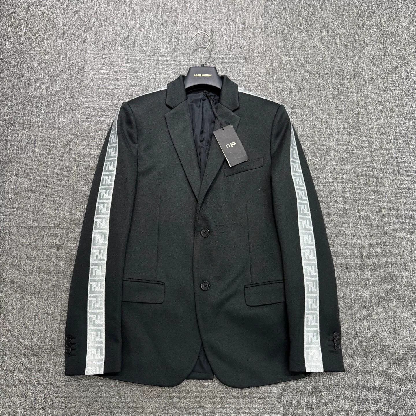 Fendi Fendi Side Logo Stripe Suit Jacket Size US L / EU 52-54 / 3 - 1 Thumbnail