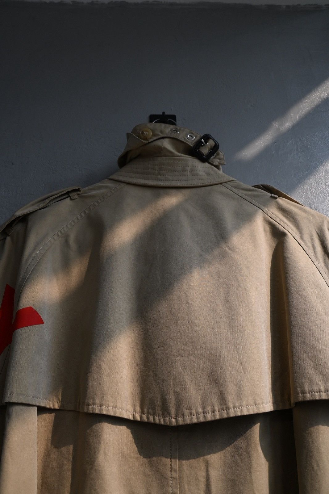 Burberry Burberry SS19 by R. Tisci horseferry garbadine trench coat Size US M / EU 48-50 / 2 - 16 Thumbnail